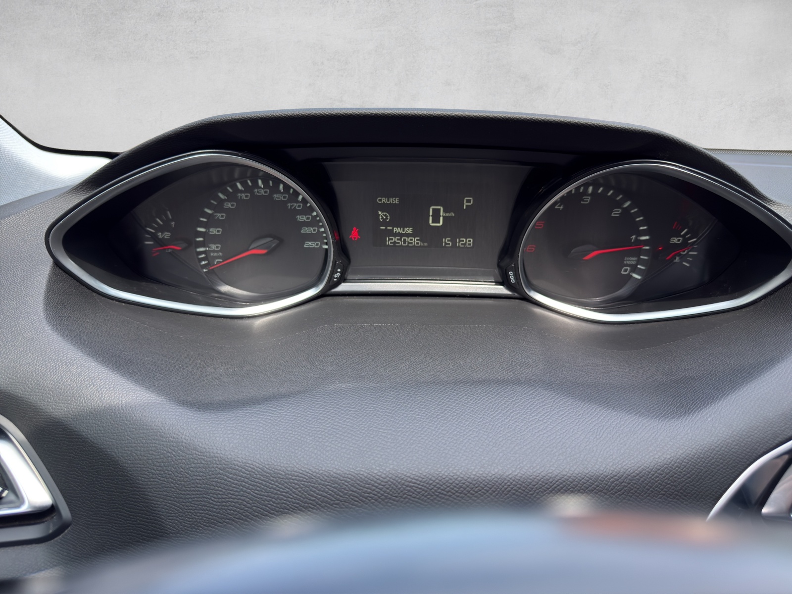 PEUGEOT 1.6 BlueHDI Active Automatic-image-12
