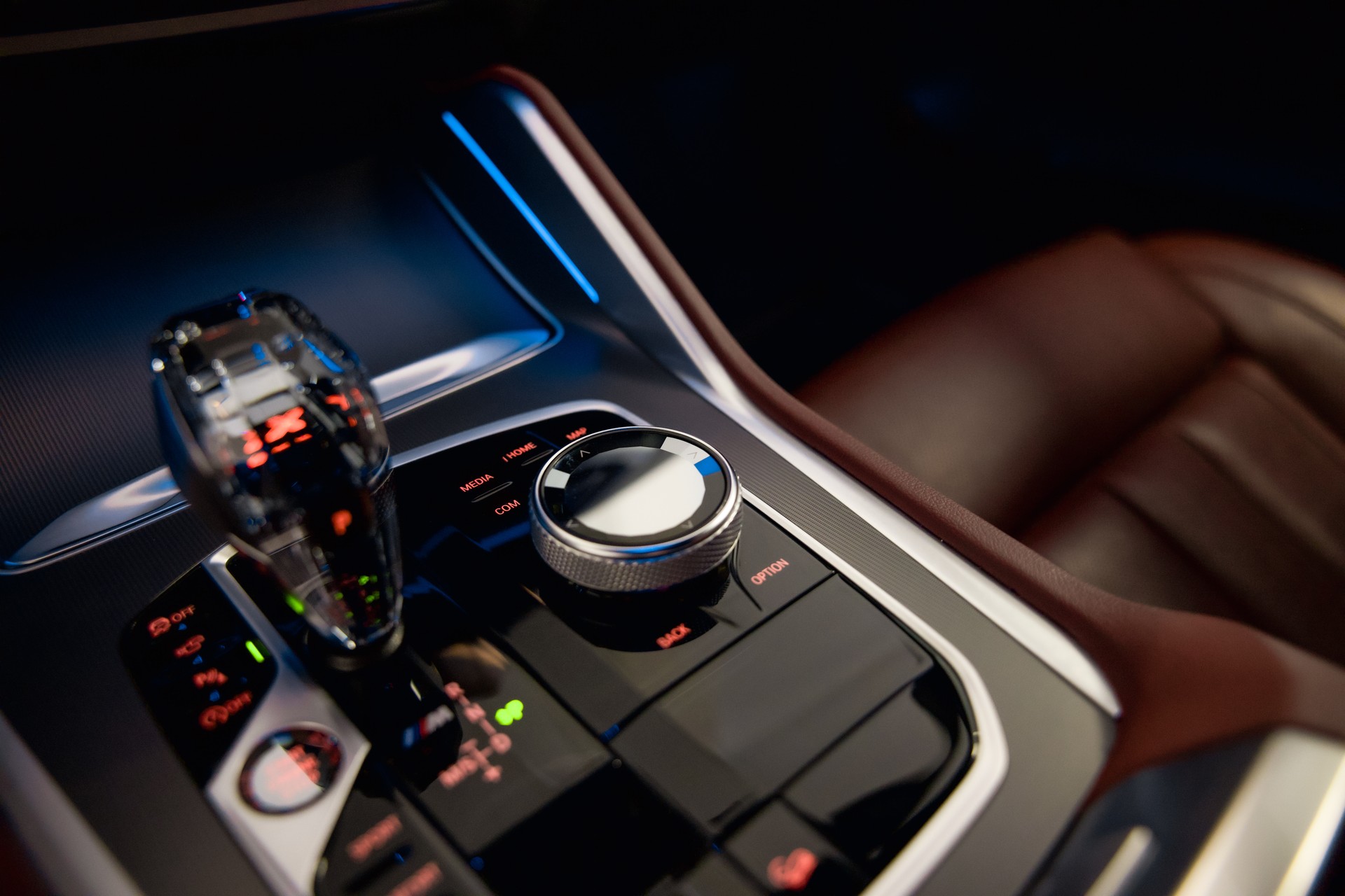 BMW X6 M50d *CH-Fahrzeug mit Gratisservice*-image-33