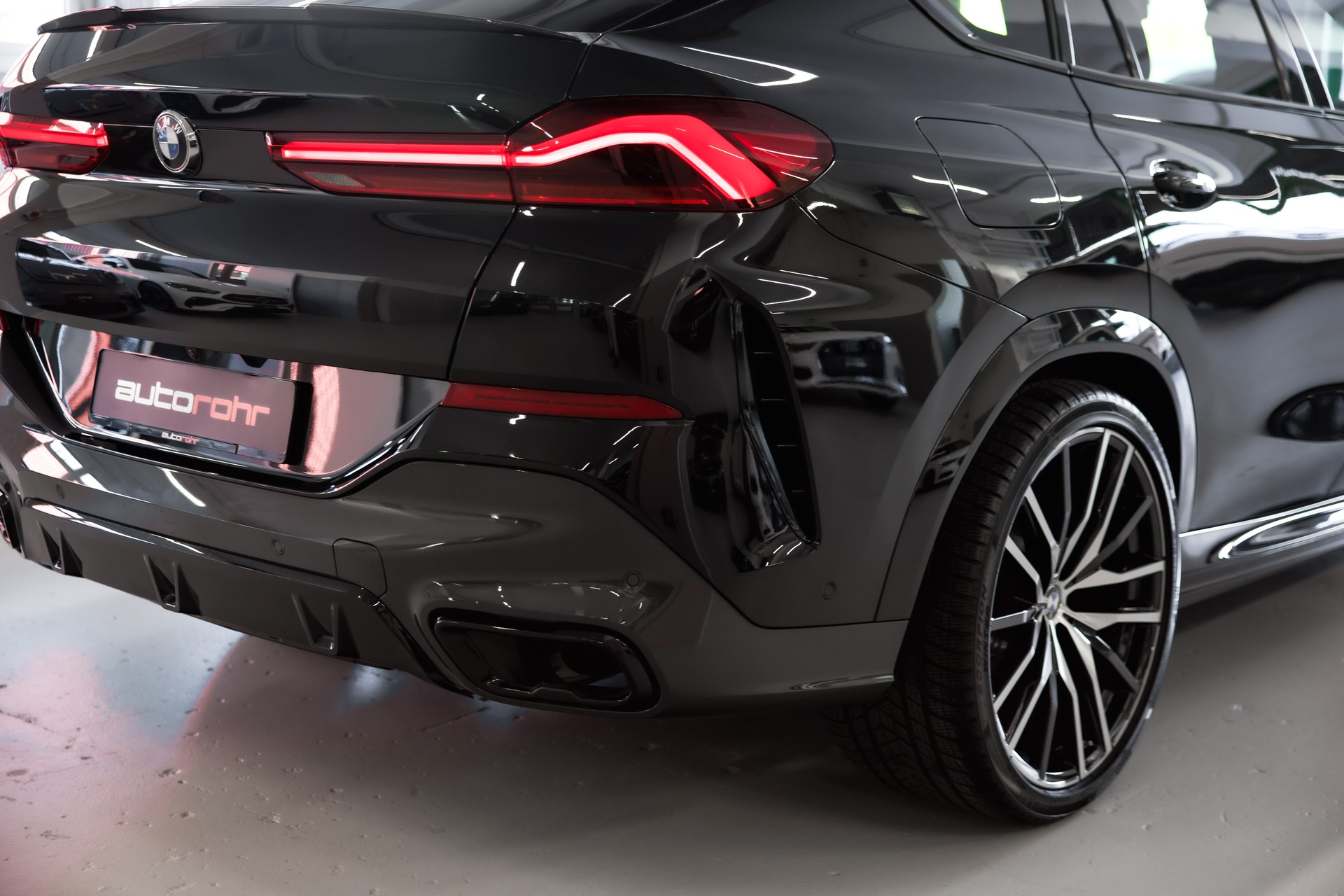 BMW X6 M50d *CH-Fahrzeug mit Gratisservice*-image-13