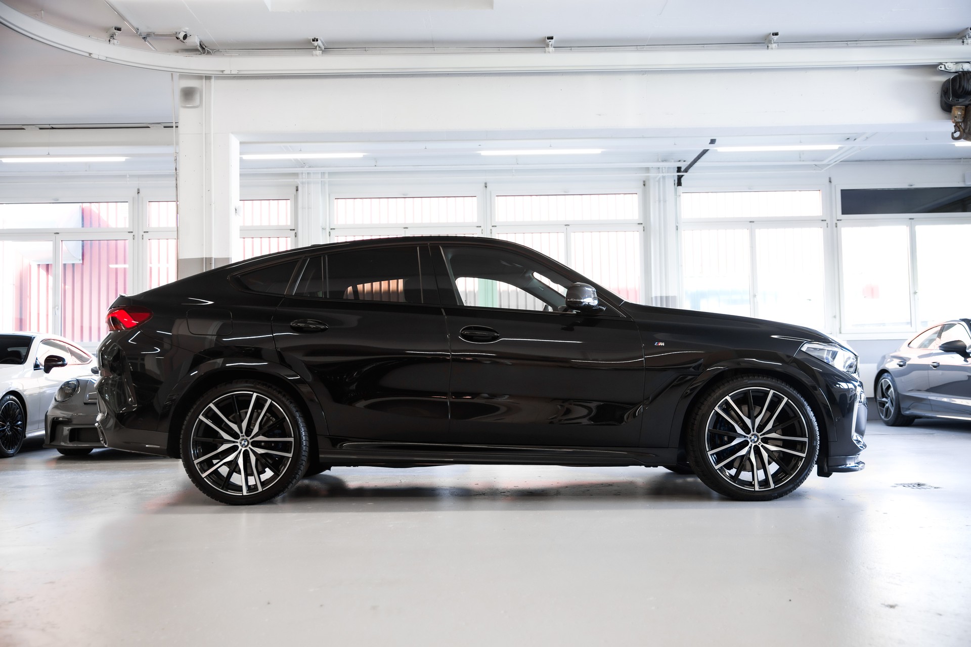 BMW X6 M50d *CH-Fahrzeug mit Gratisservice*-showroom-element-3
