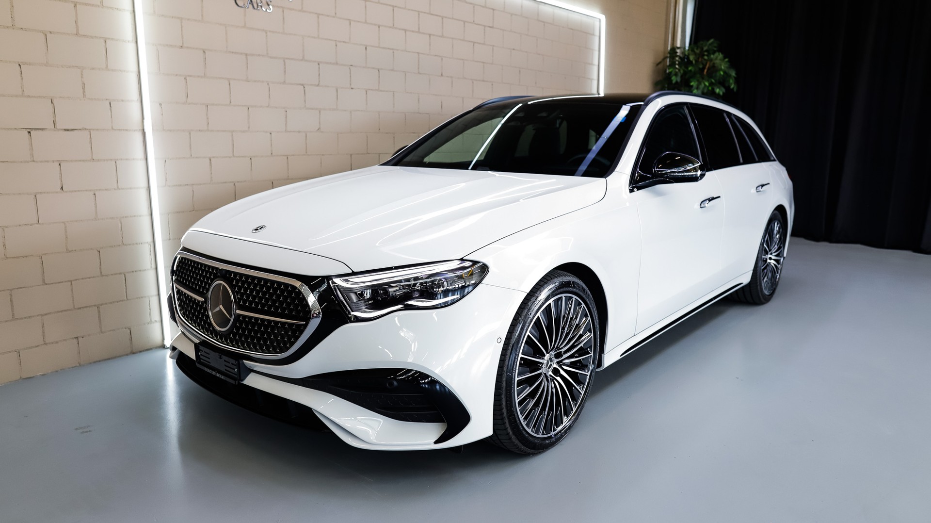 MERCEDES-BENZ E 300 de T 4Matic EQ Hybrid 9G-Tronic-showroom-element-1