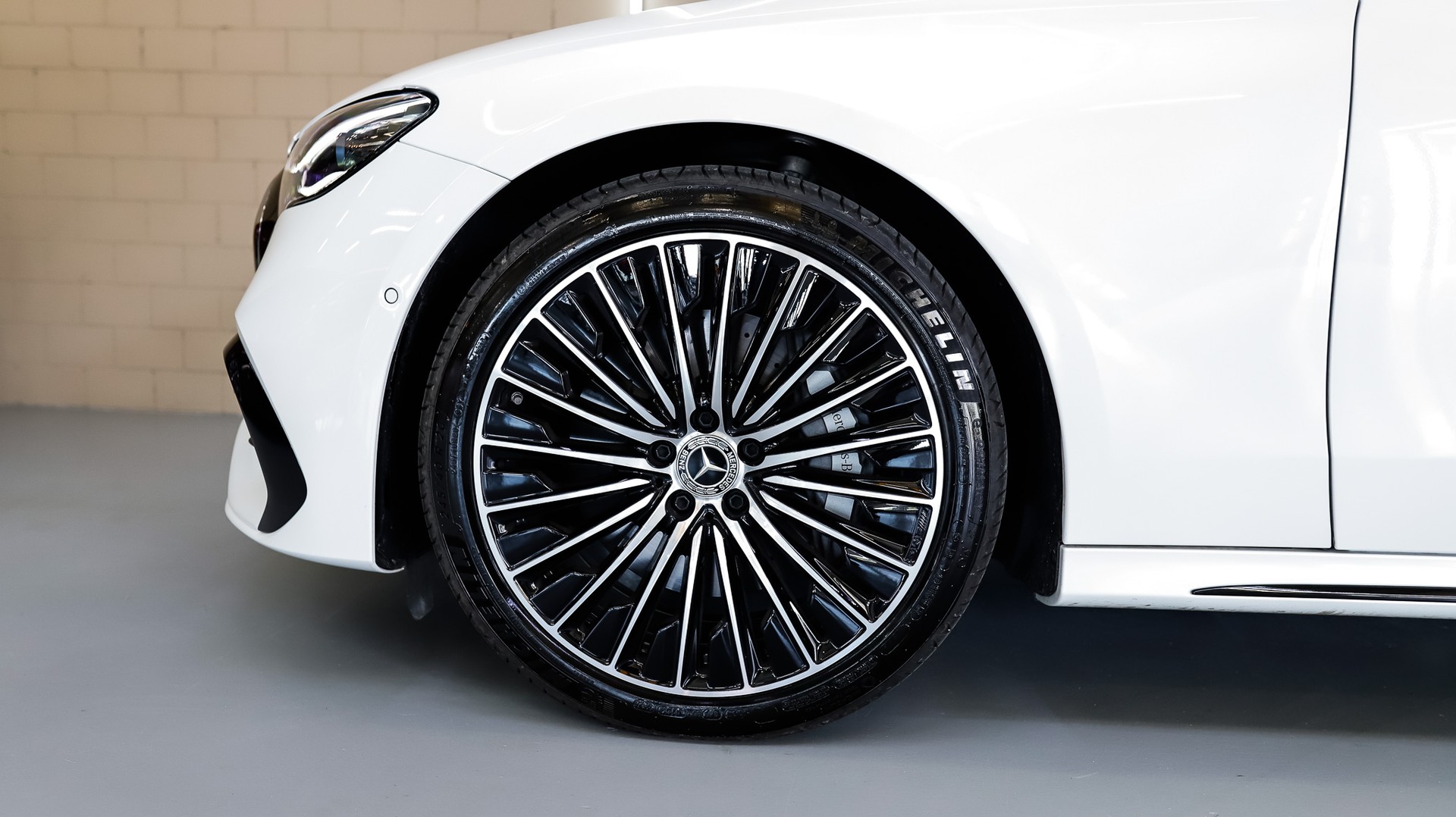 MERCEDES-BENZ E 300 de T 4Matic EQ Hybrid 9G-Tronic-showroom-element-3