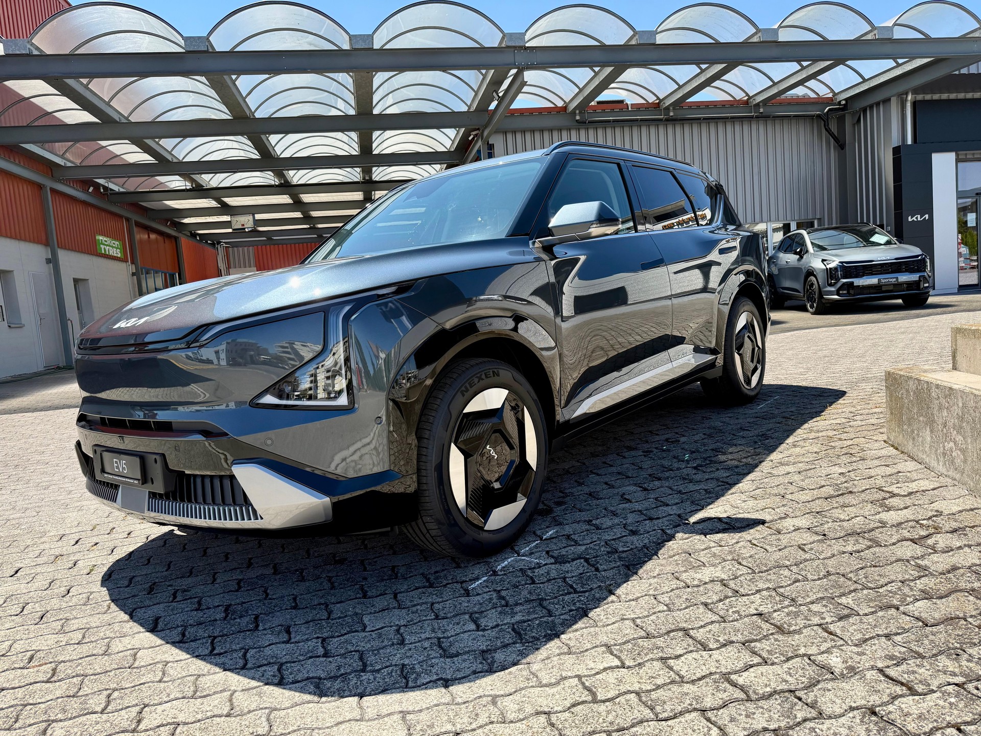 KIA EV5 81 kWh Earth 4x4-image-1