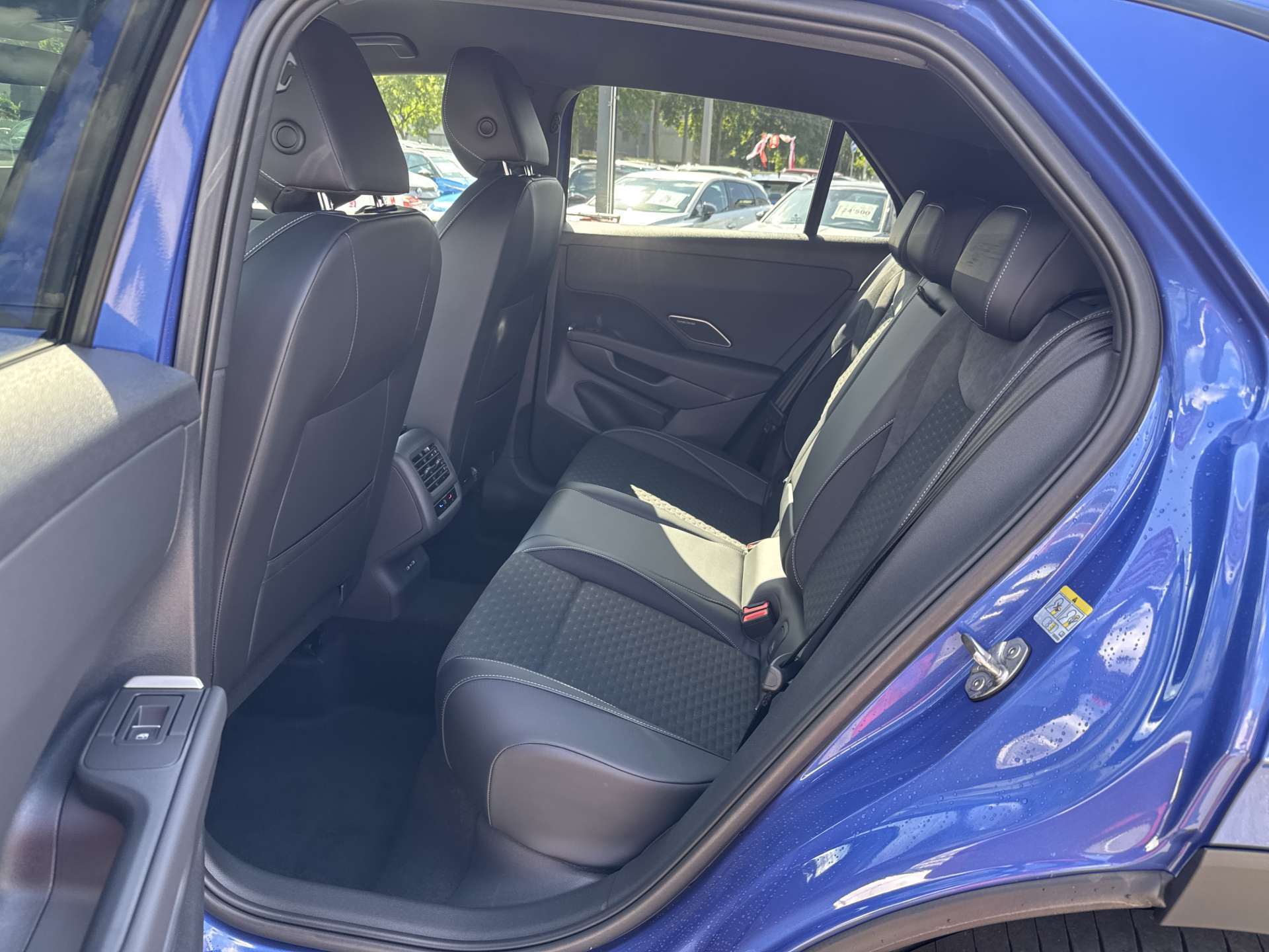 VW T-Roc 1.5 eTSi mHEV R-Line DSG-Automat-image-5