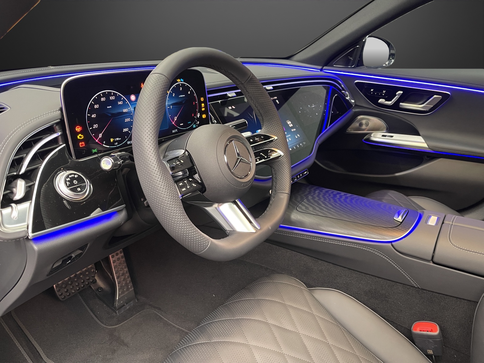 MERCEDES-BENZ E 220 d 4MATIC Limousine-image-5