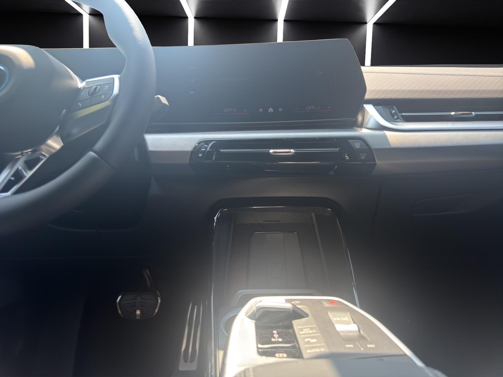 BMW iX2 30 xDrive-image-12