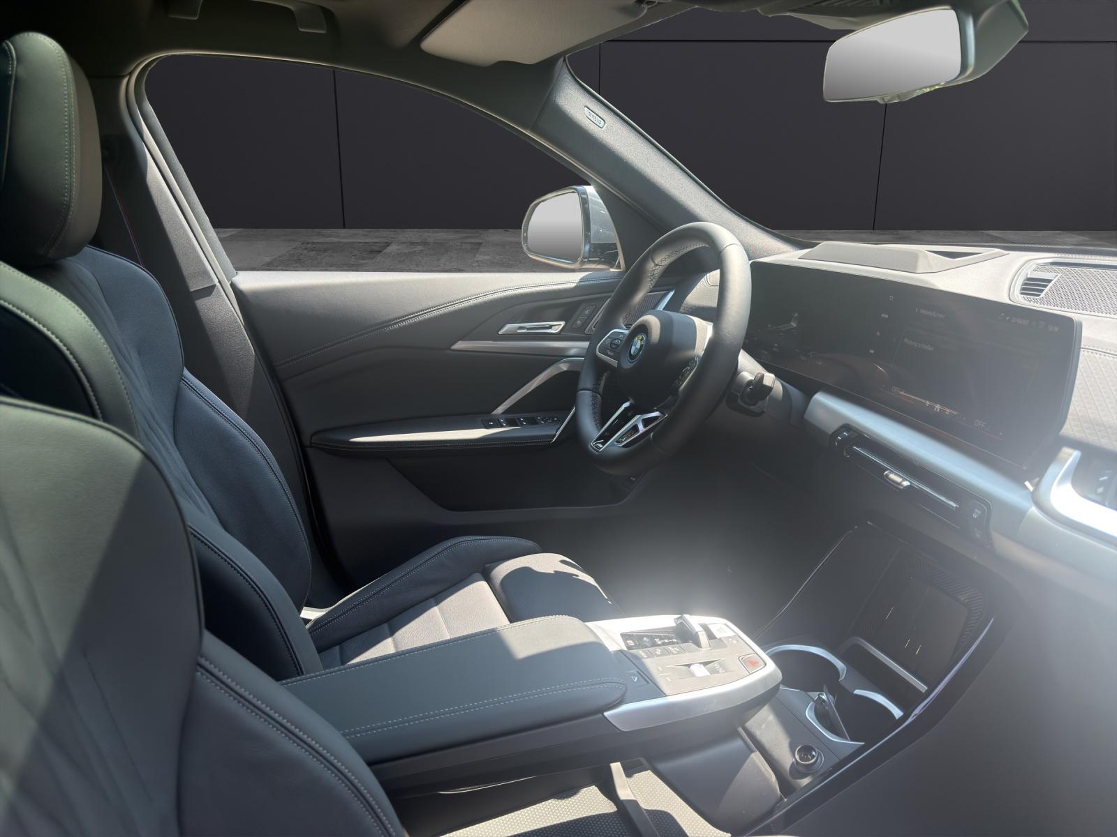 BMW iX2 30 xDrive-image-18