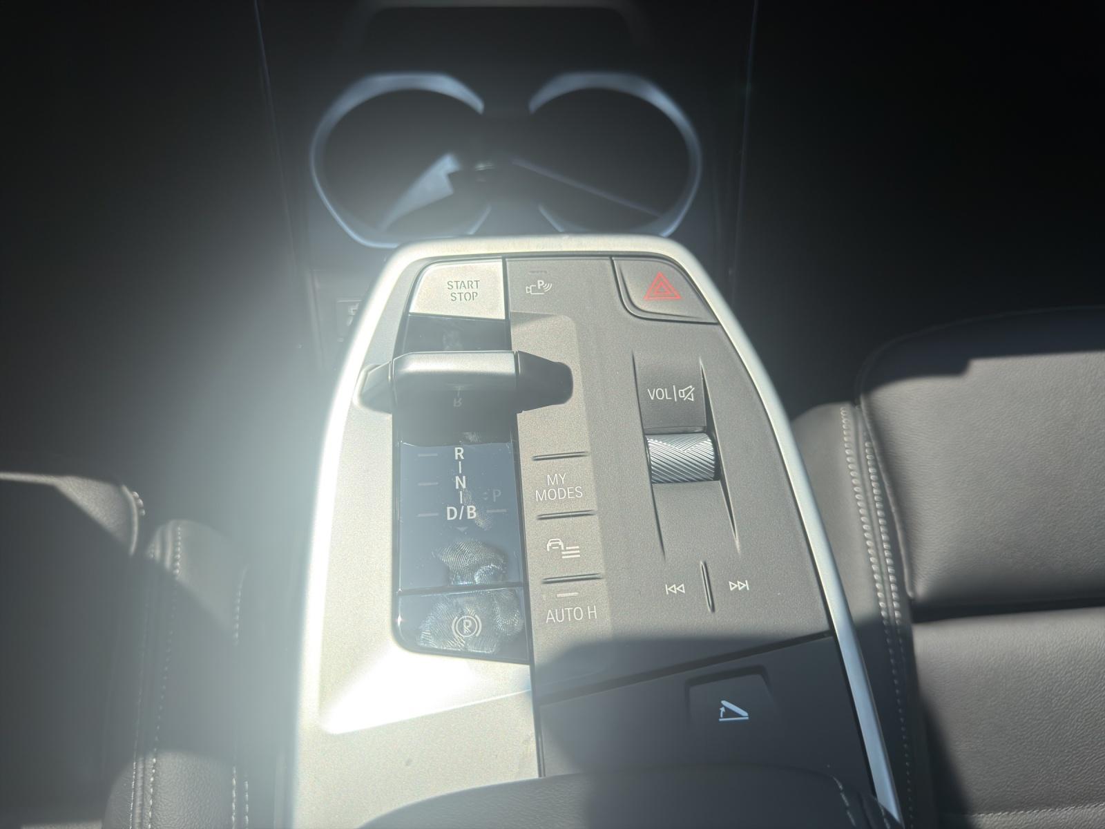 BMW iX2 30 xDrive-image-20