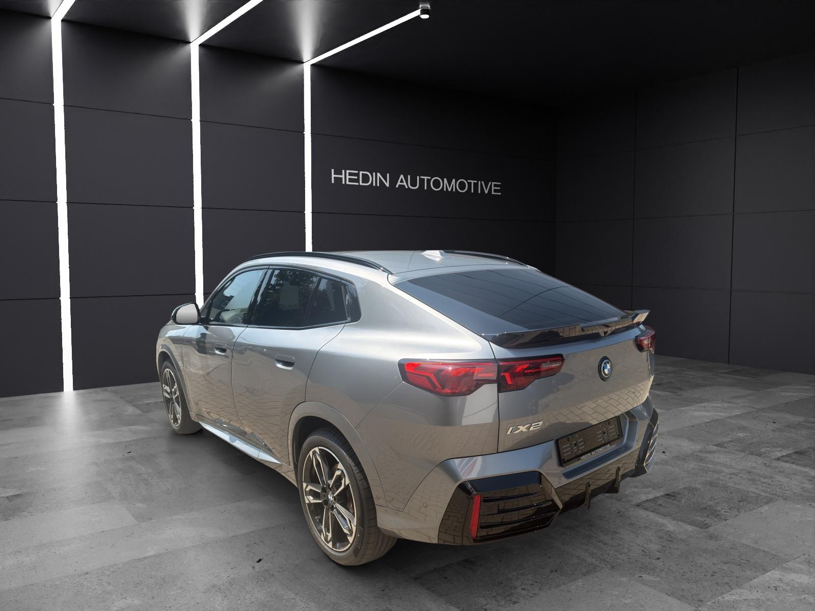 BMW iX2 30 xDrive-showroom-element-2