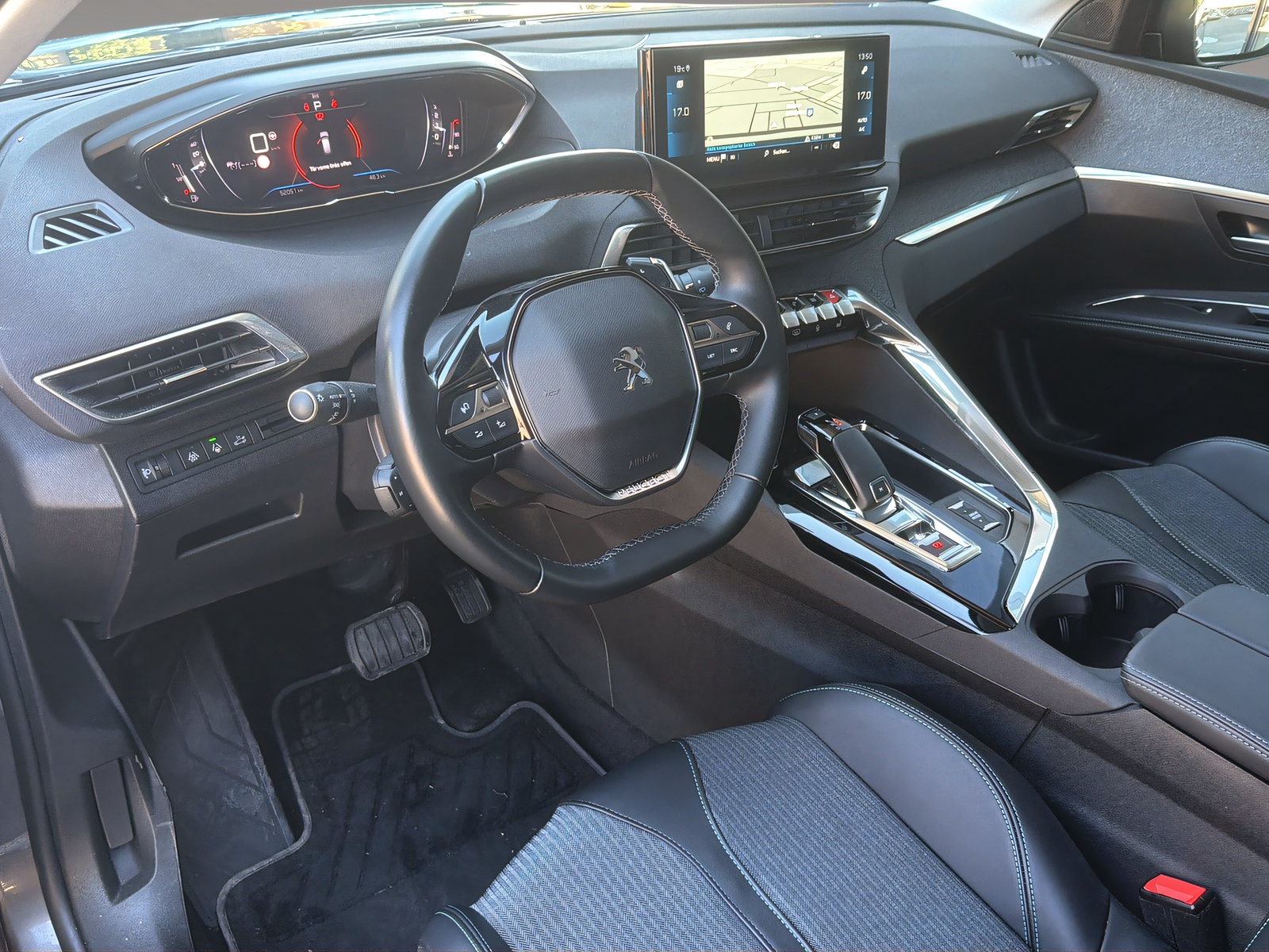 PEUGEOT 3008 1.2 PureTech Allure Pack-image-6