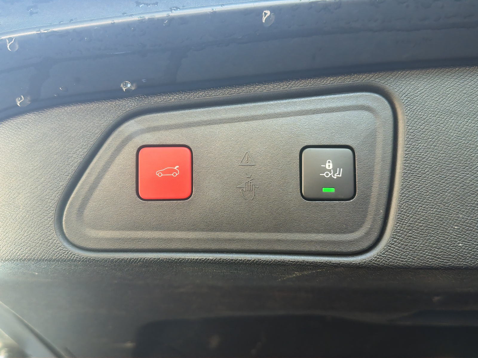 PEUGEOT 3008 1.2 PureTech Allure Pack-image-18
