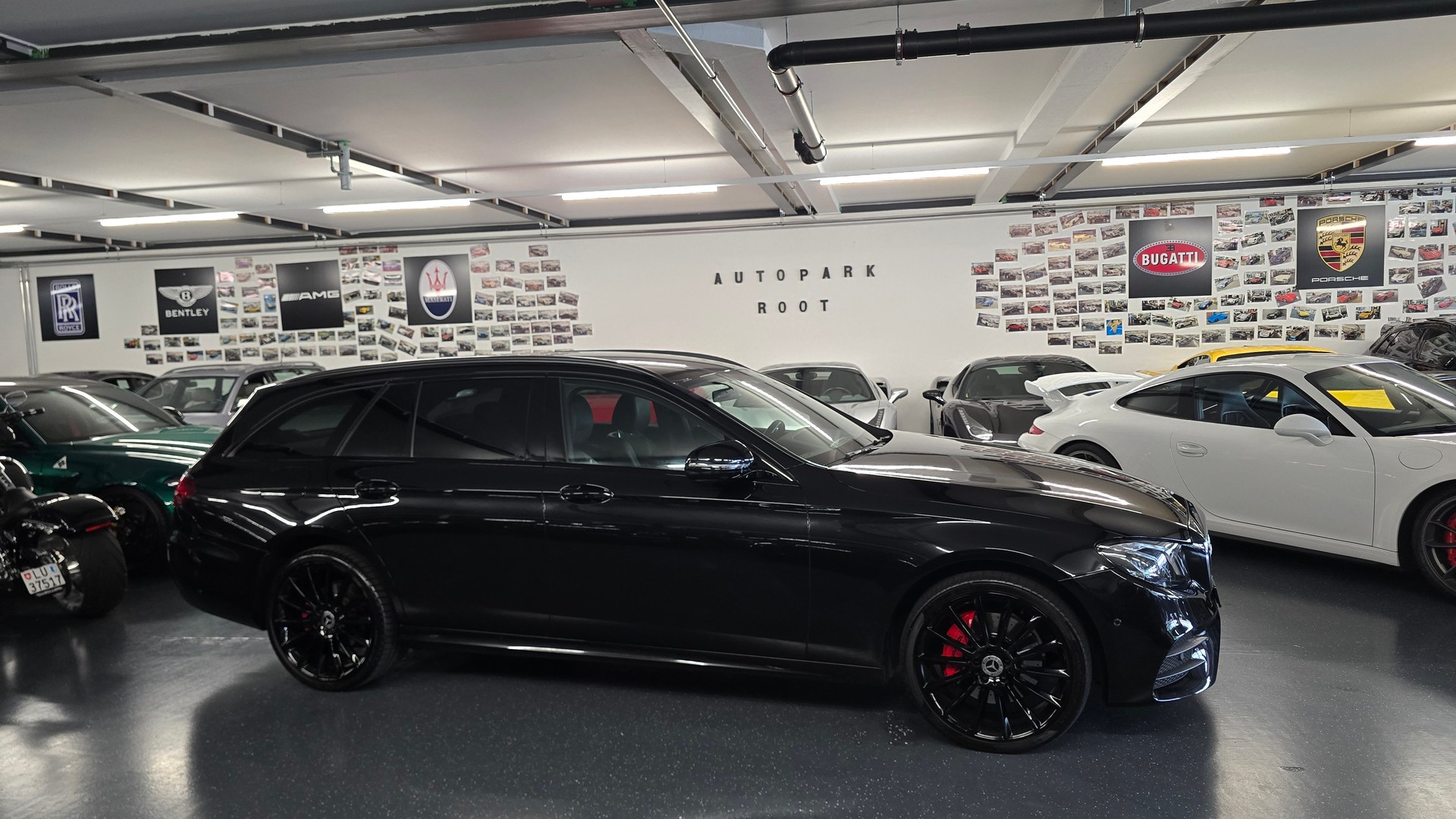 MERCEDES-BENZ E 220 d AMG Line 4Matic 9G-Tronic-showroom-element-3