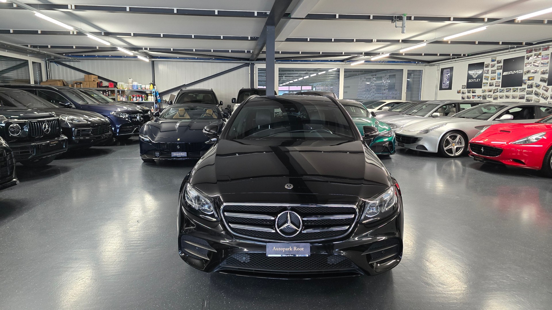 MERCEDES-BENZ E 220 d AMG Line 4Matic 9G-Tronic-showroom-element-2