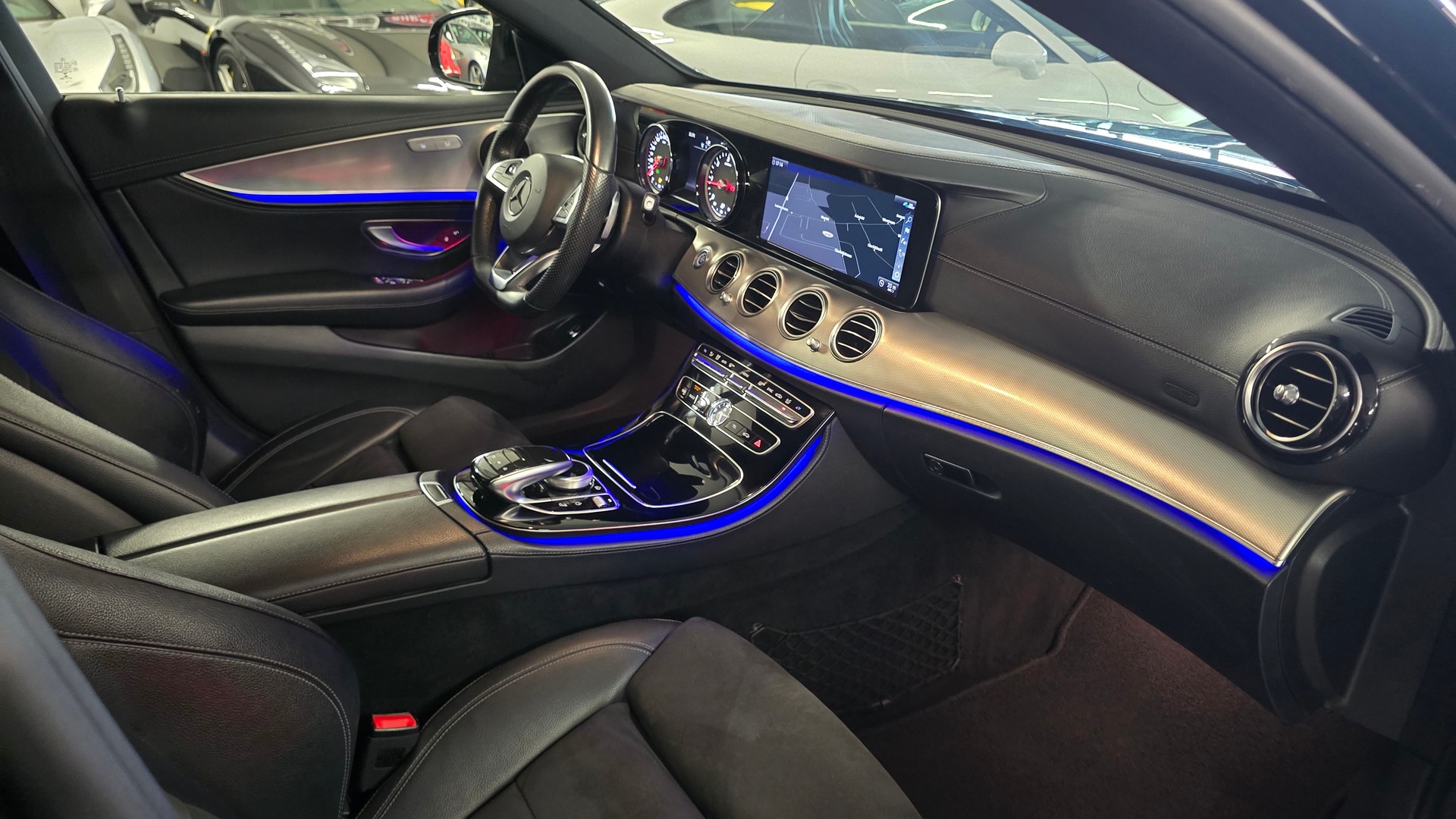 MERCEDES-BENZ E 220 d AMG Line 4Matic 9G-Tronic-image-23