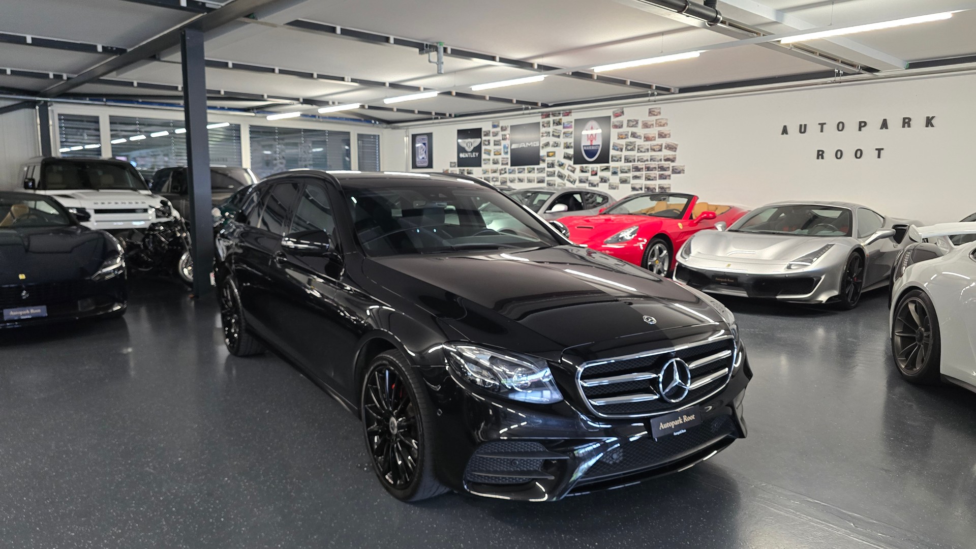 MERCEDES-BENZ E 220 d AMG Line 4Matic 9G-Tronic-showroom-element-1
