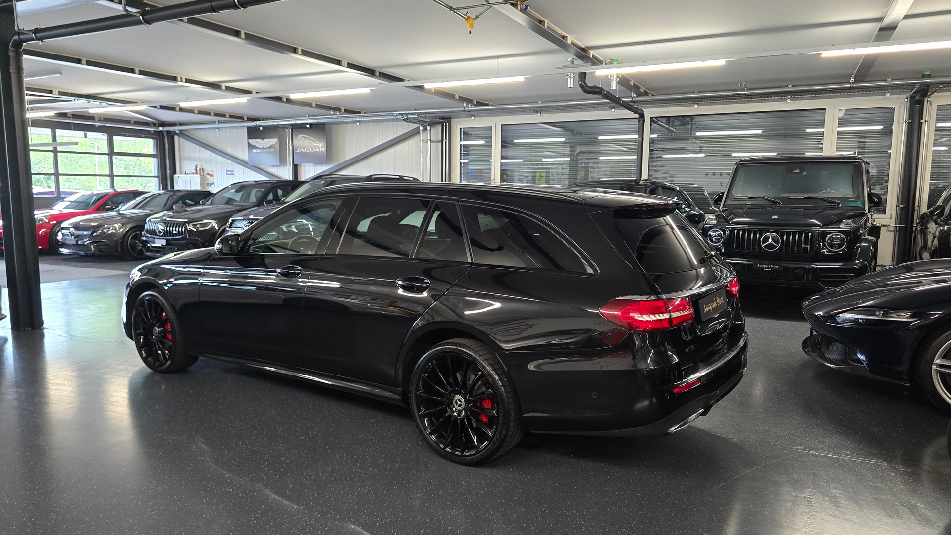 MERCEDES-BENZ E 220 d AMG Line 4Matic 9G-Tronic-image-8