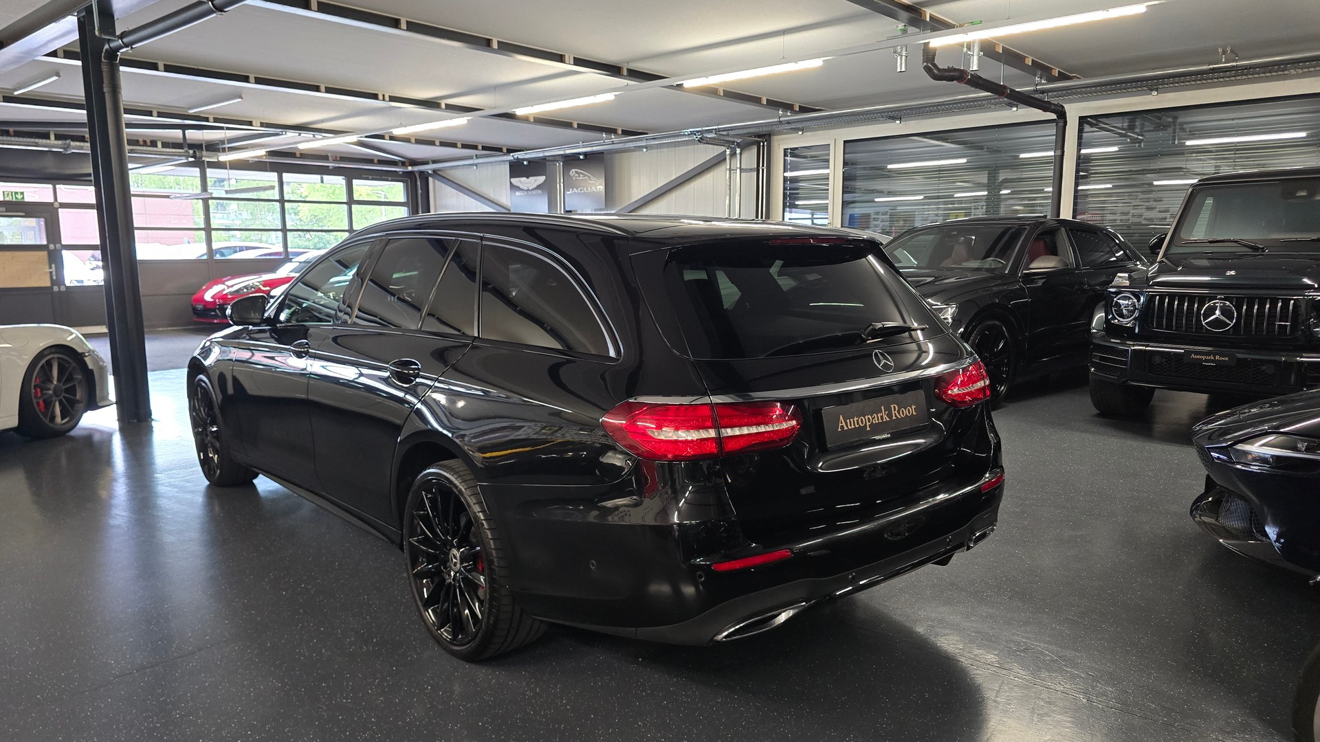 MERCEDES-BENZ E 220 d AMG Line 4Matic 9G-Tronic-image-7