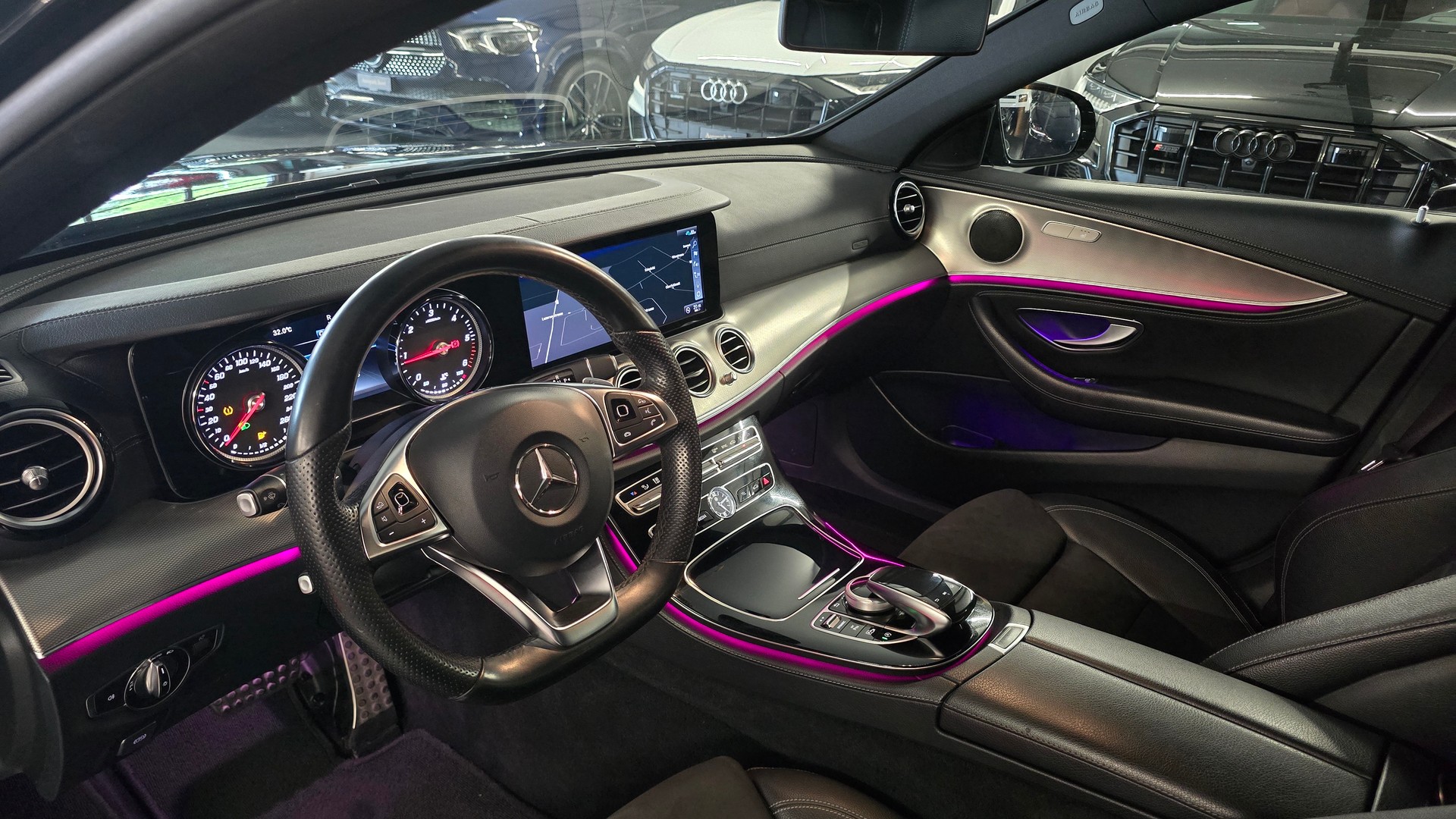 MERCEDES-BENZ E 220 d AMG Line 4Matic 9G-Tronic-image-15