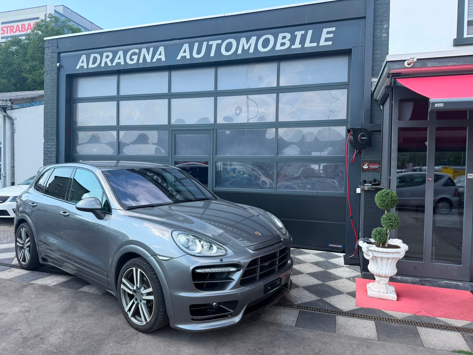 PORSCHE Cayenne Tiptronic-showroom-element-1