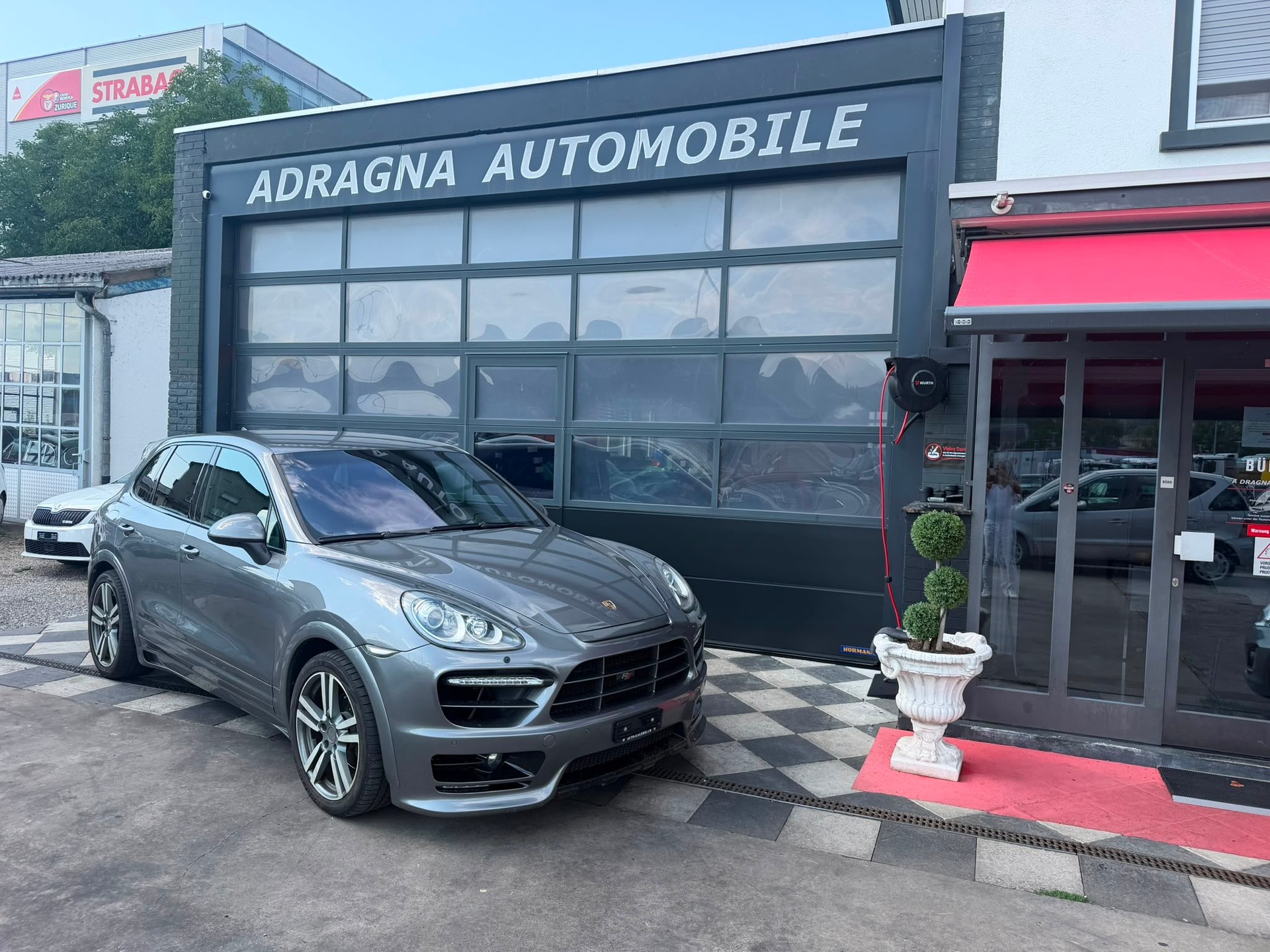 PORSCHE Cayenne Tiptronic-showroom-element-2
