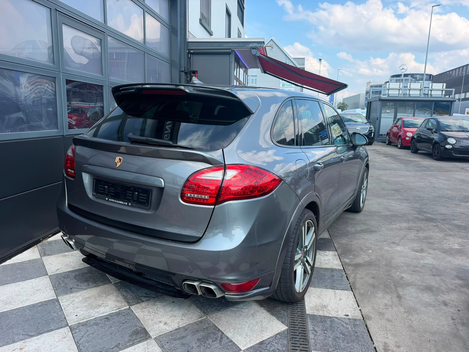 PORSCHE Cayenne Tiptronic-showroom-element-3