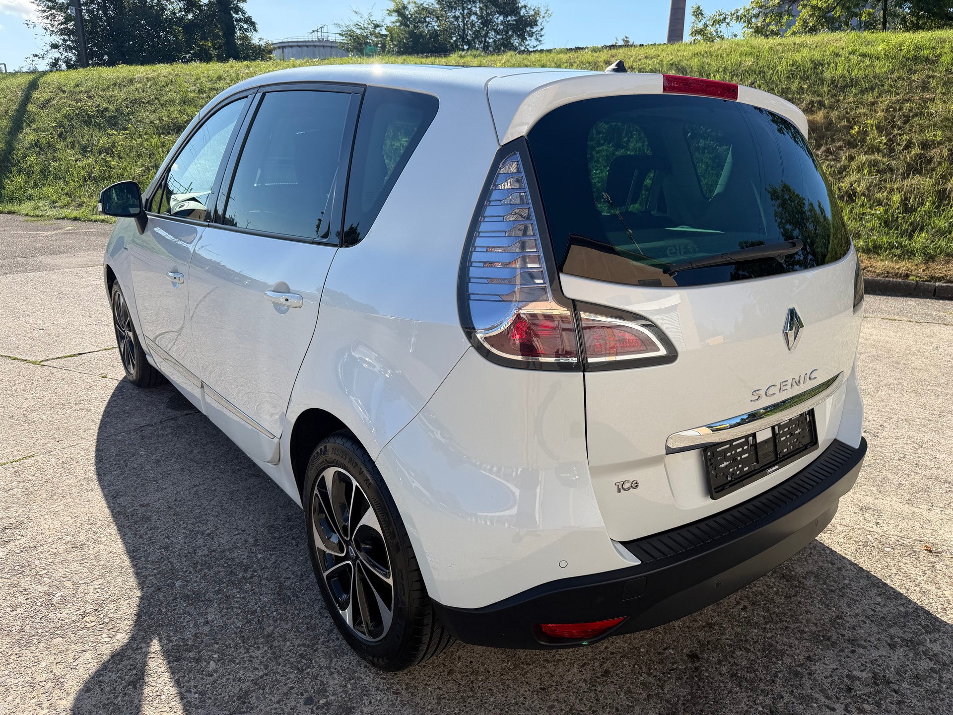 RENAULT Scénic 1.2 16V Turbo Bose-showroom-element-2