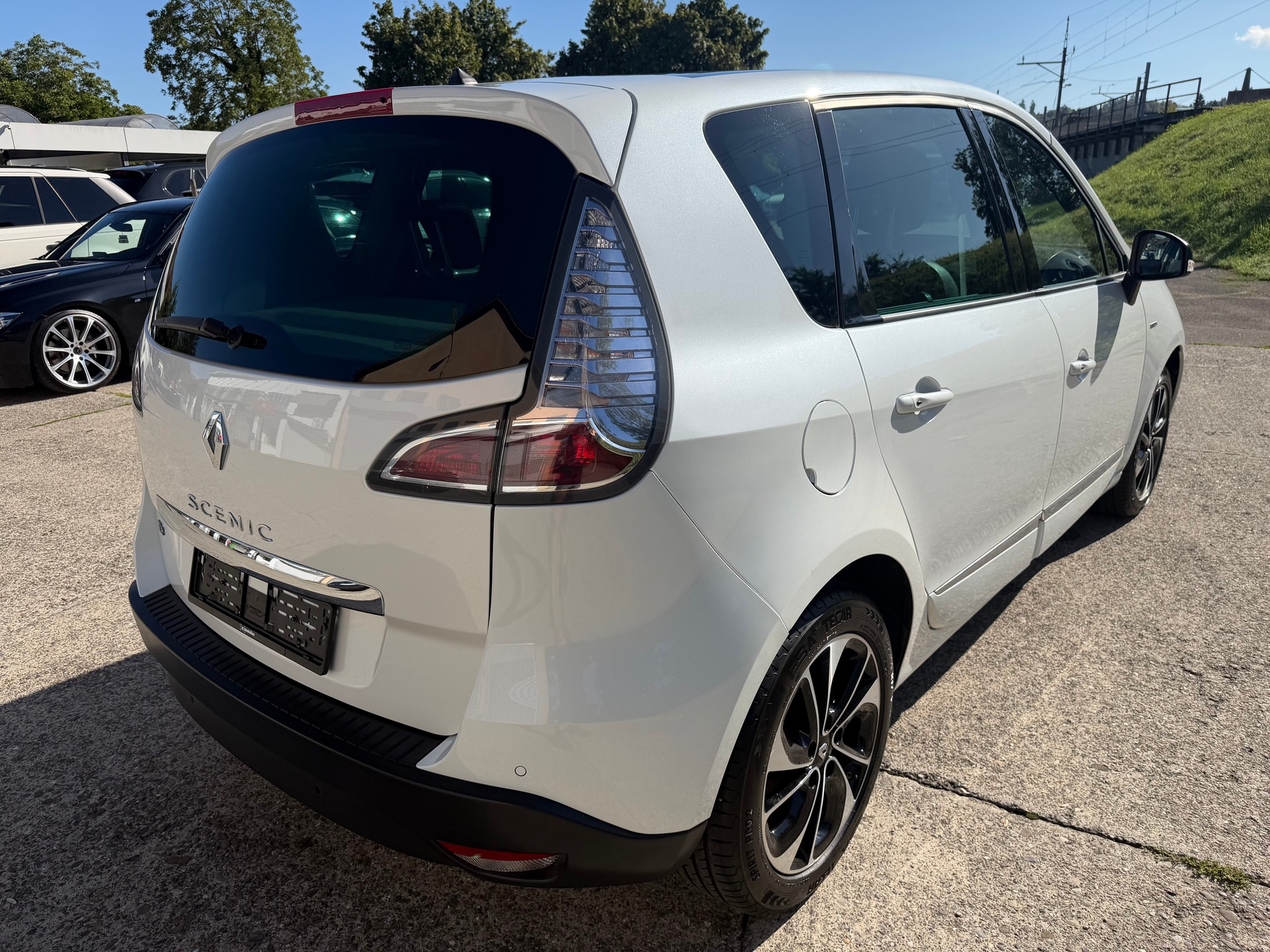 RENAULT Scénic 1.2 16V Turbo Bose-image-4