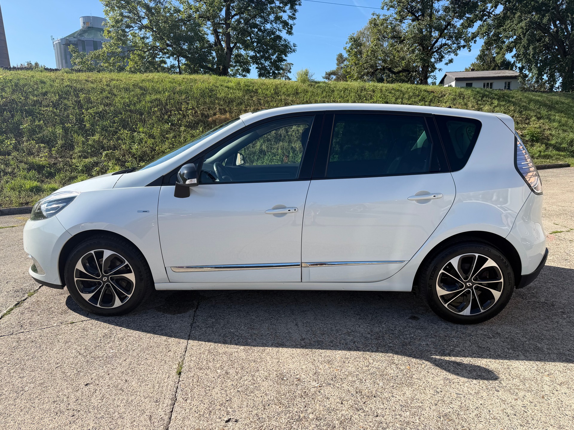 RENAULT Scénic 1.2 16V Turbo Bose-showroom-element-1