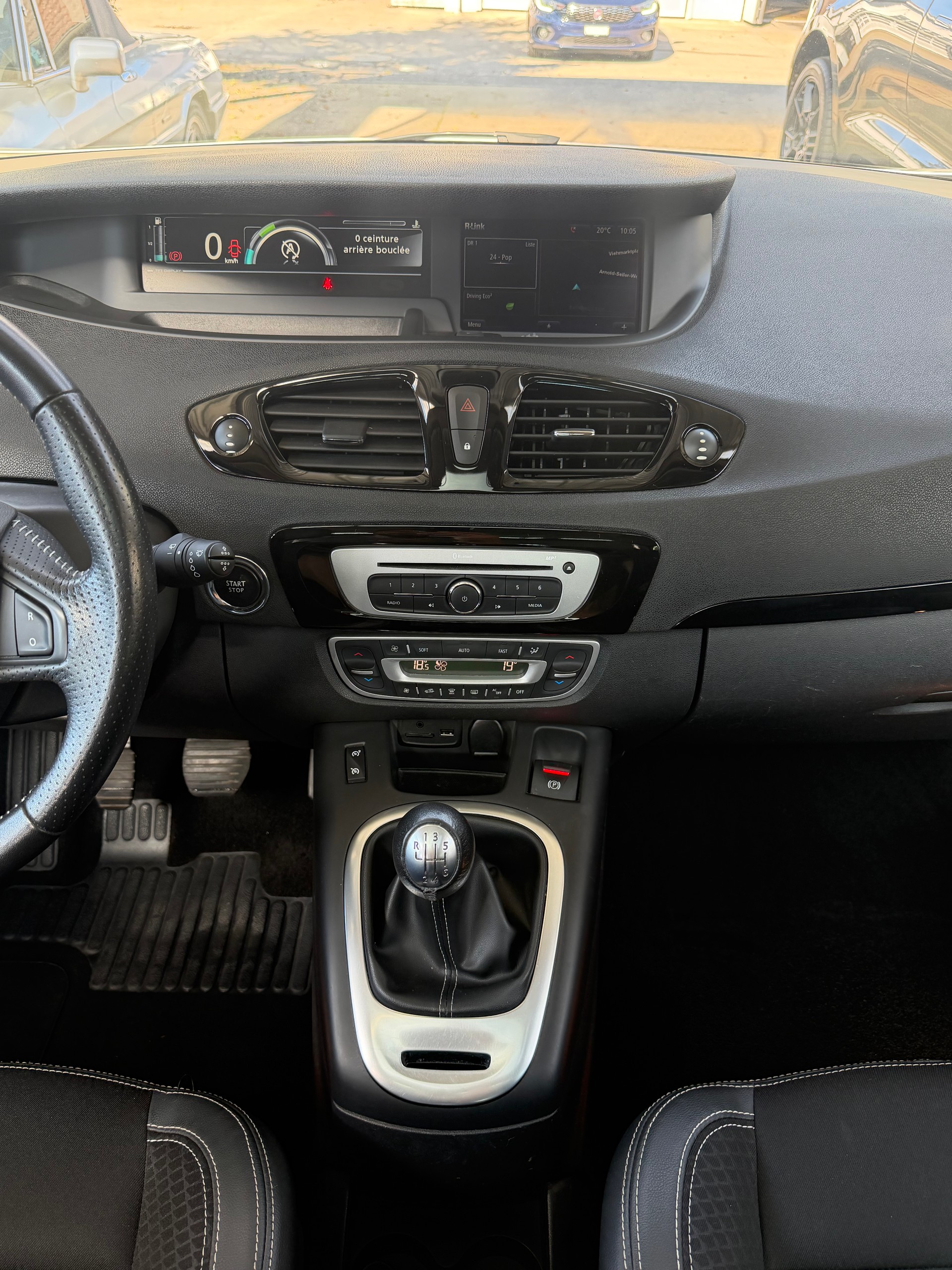 RENAULT Scénic 1.2 16V Turbo Bose-image-9