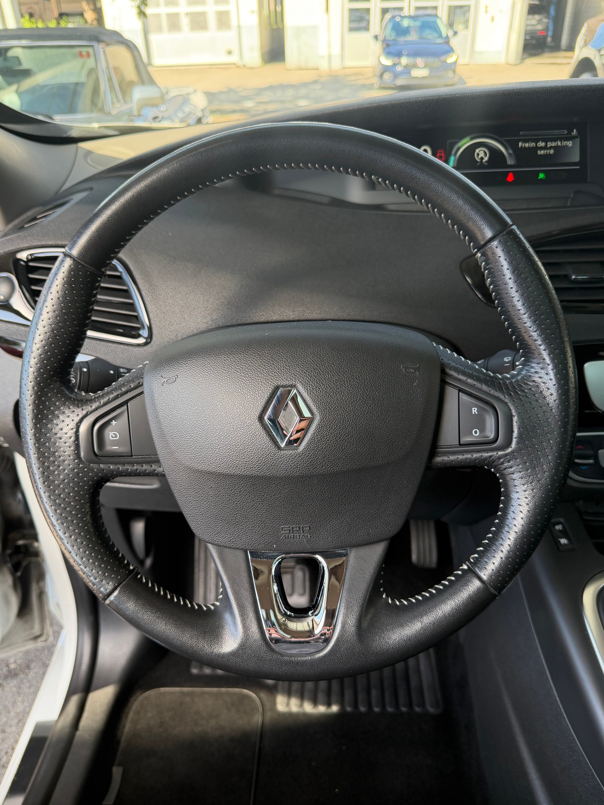 RENAULT Scénic 1.2 16V Turbo Bose-image-7