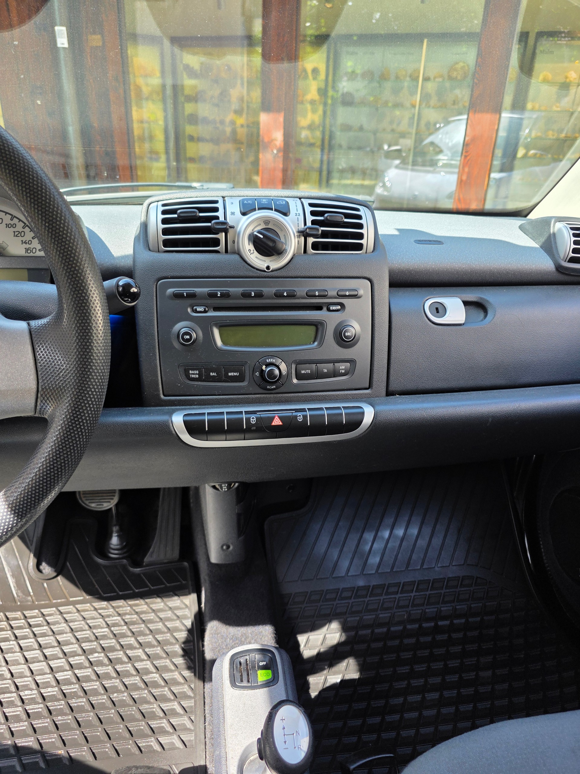 SMART fortwo black & white limited mhd softouch-image-11