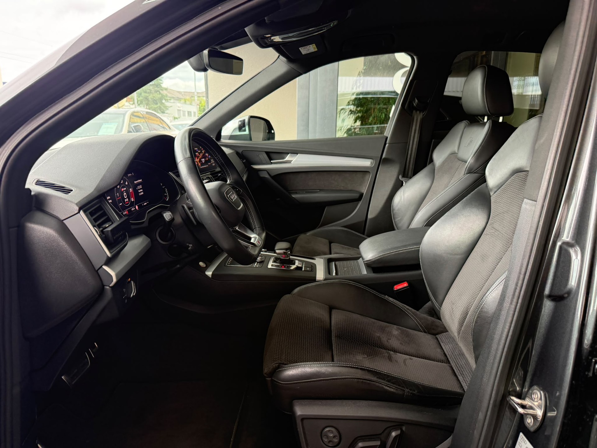 AUDI SQ5 TDI quattro tiptronic-image-12
