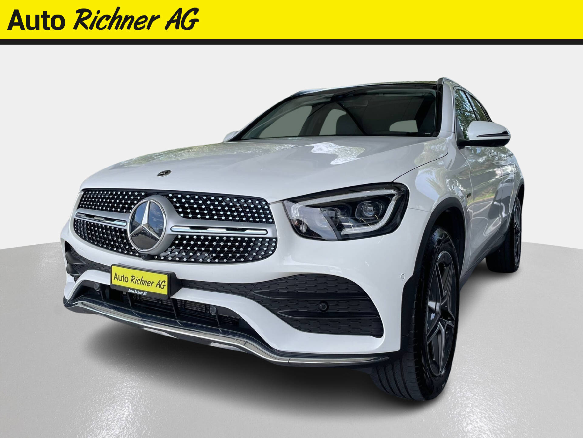 MERCEDES-BENZ GLC 300 e AMG Line 4m-showroom-element-1