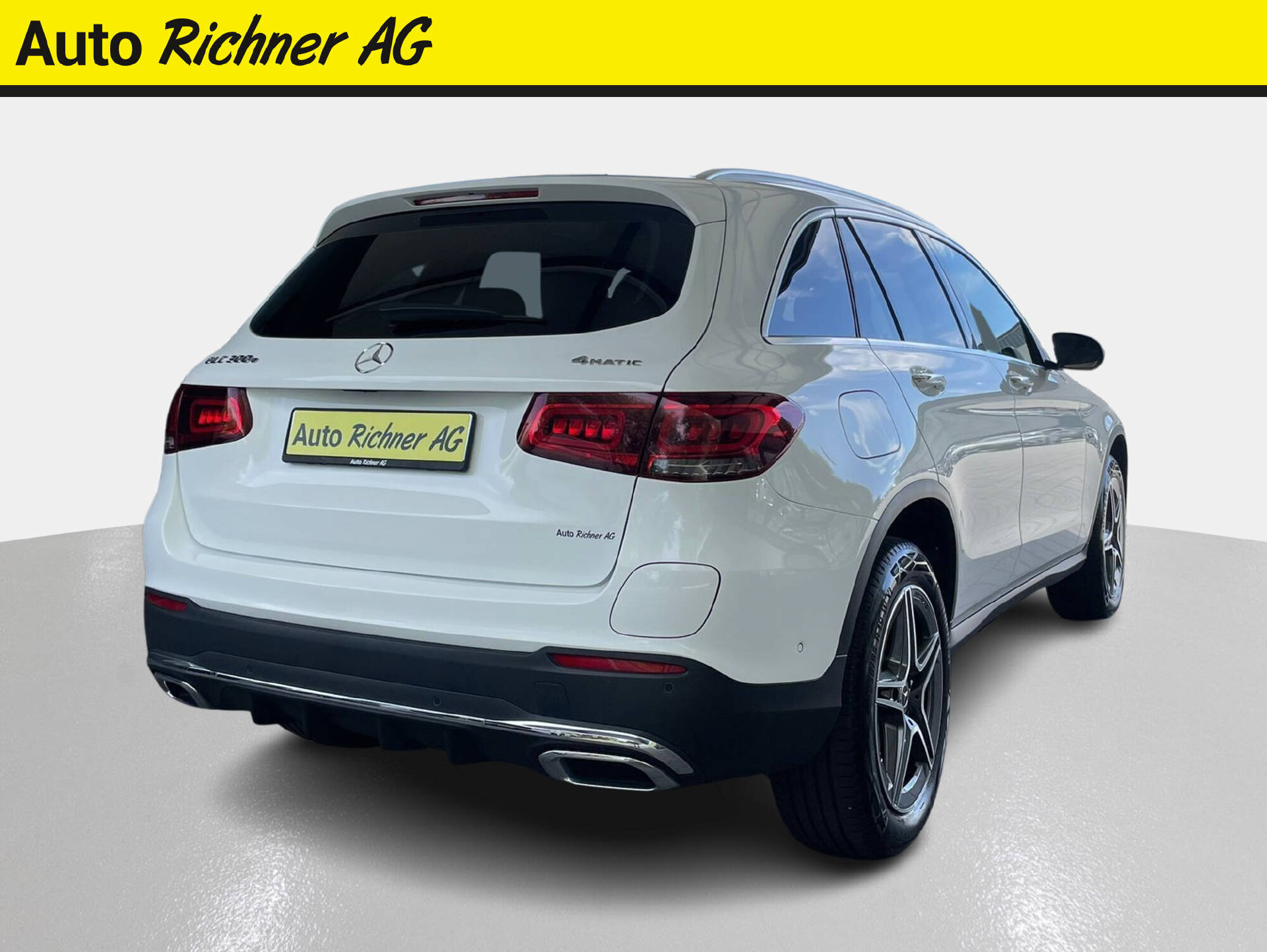 MERCEDES-BENZ GLC 300 e AMG Line 4m-showroom-element-3