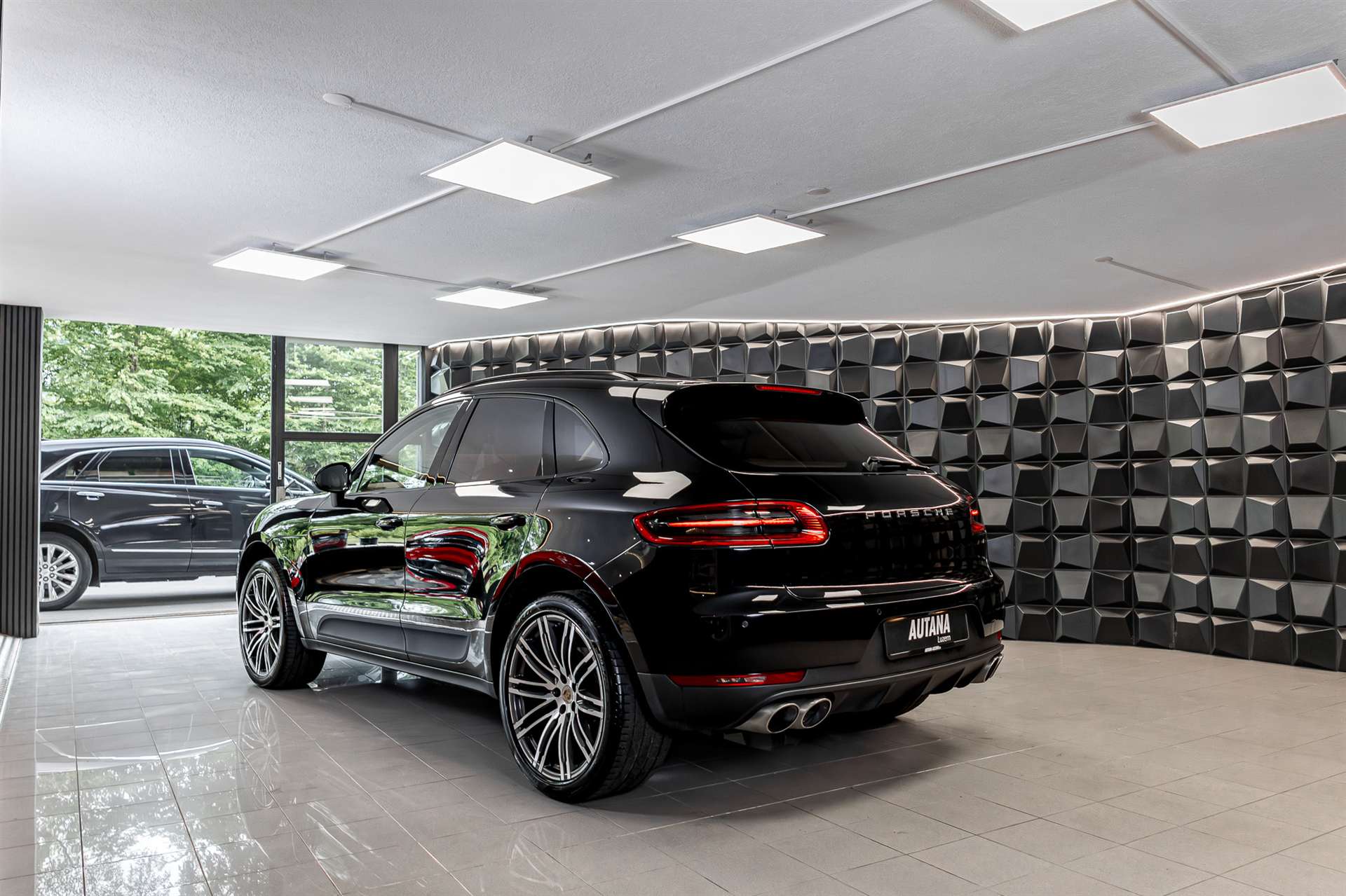 PORSCHE Macan S PDK-showroom-element-2