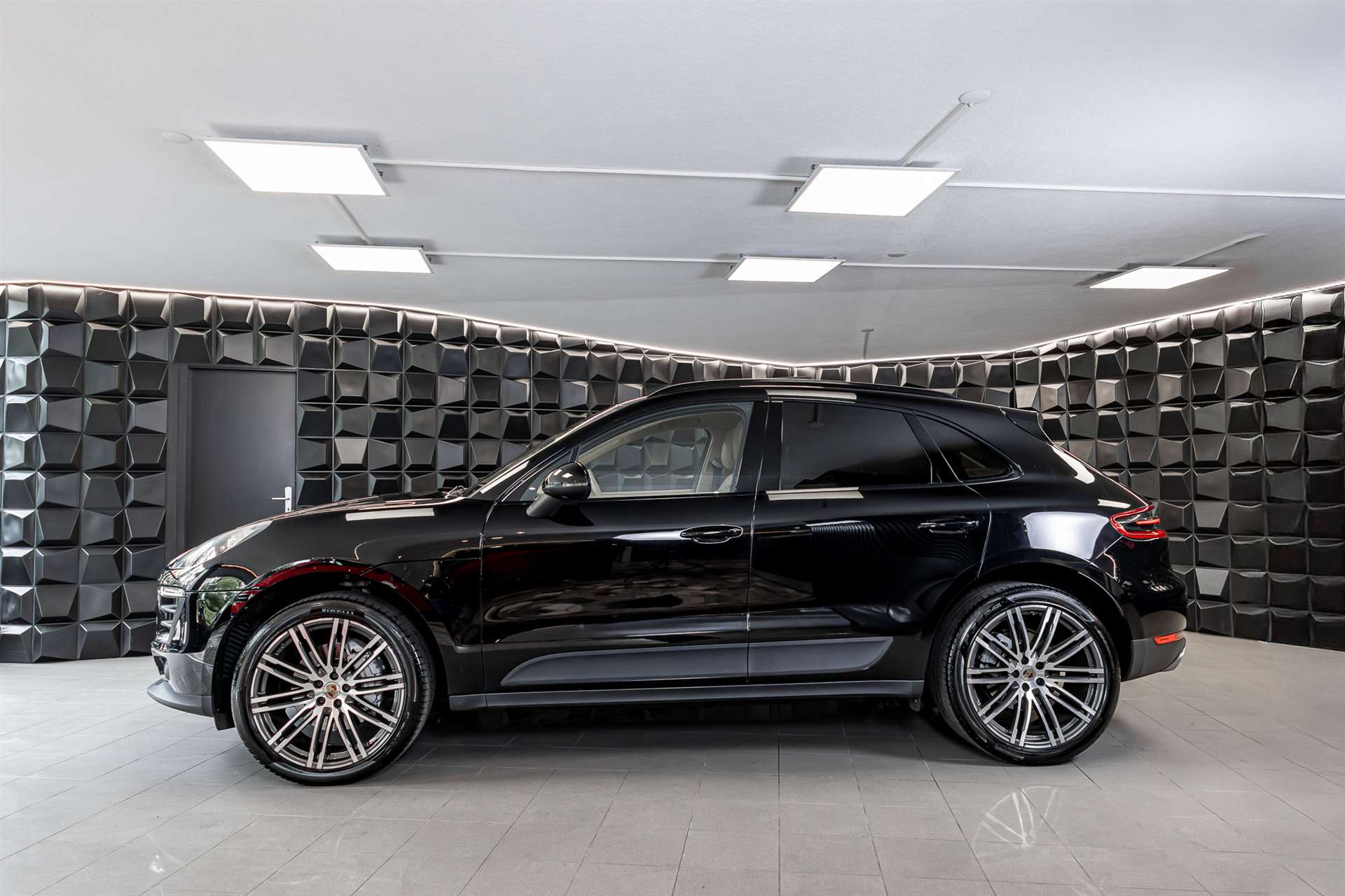PORSCHE Macan S PDK-showroom-element-1