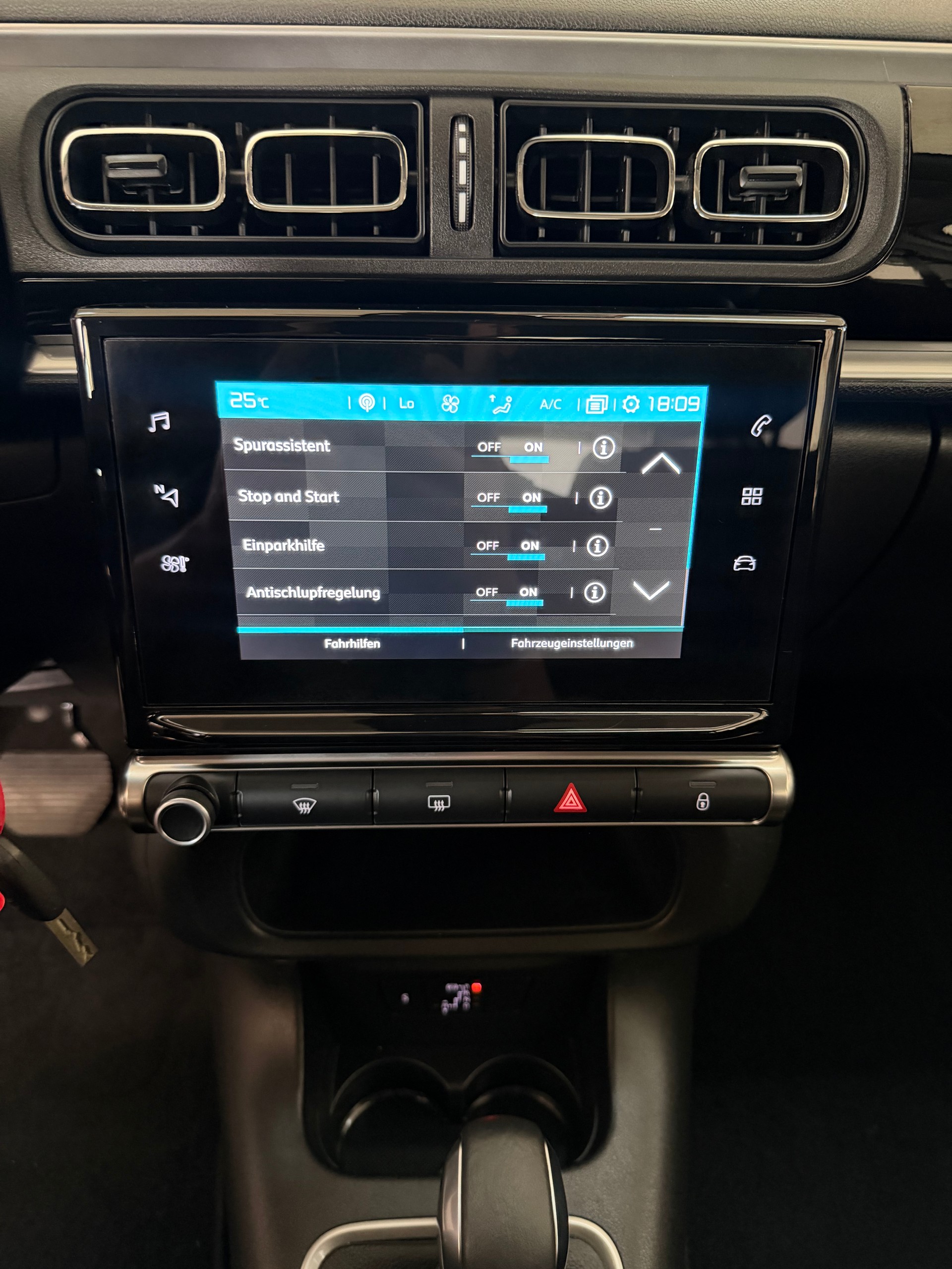 CITROEN C3 1.2i PureTech Swiss Edition EAT6-image-16