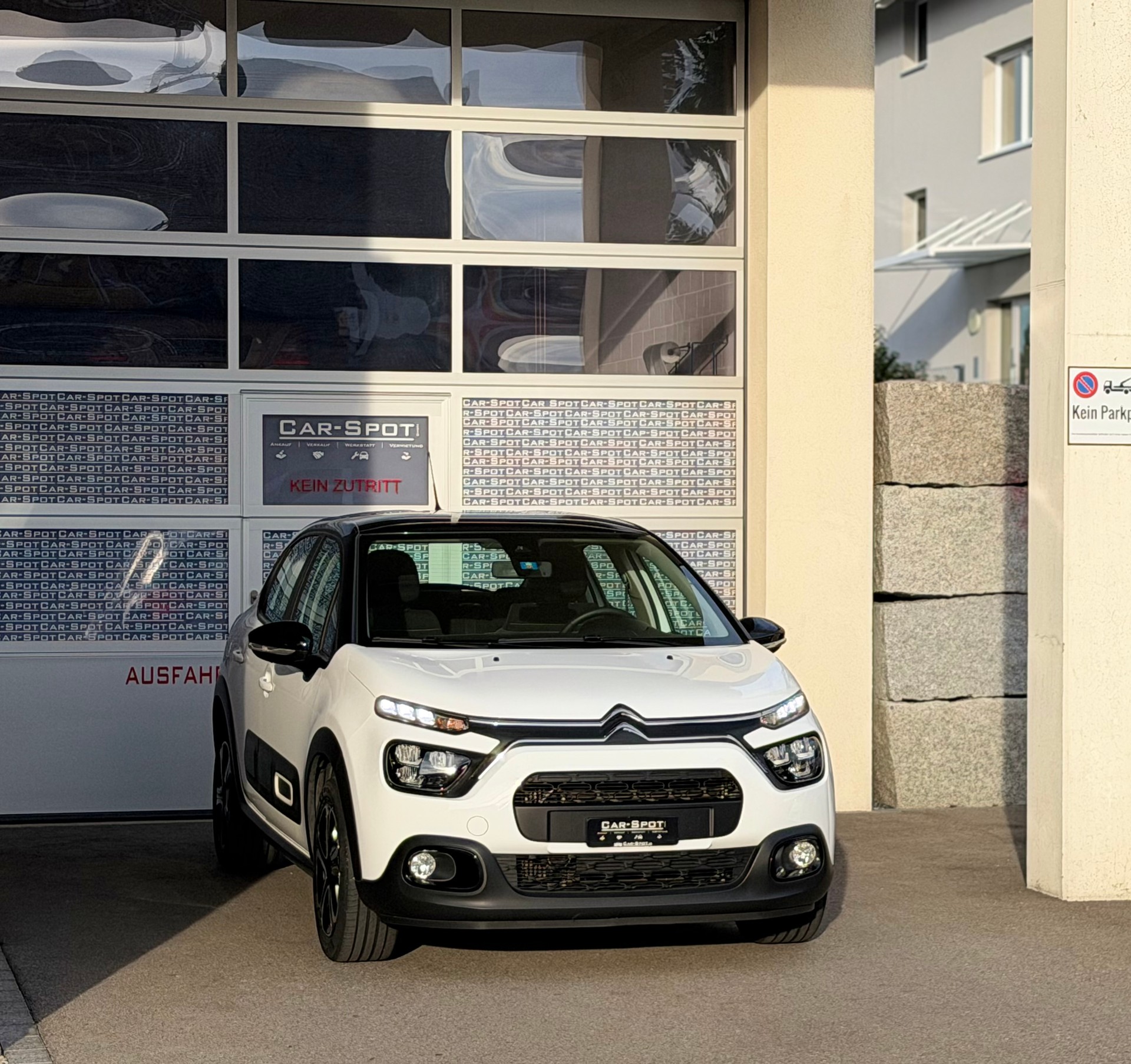 CITROEN C3 1.2i PureTech Swiss Edition EAT6-showroom-element-2