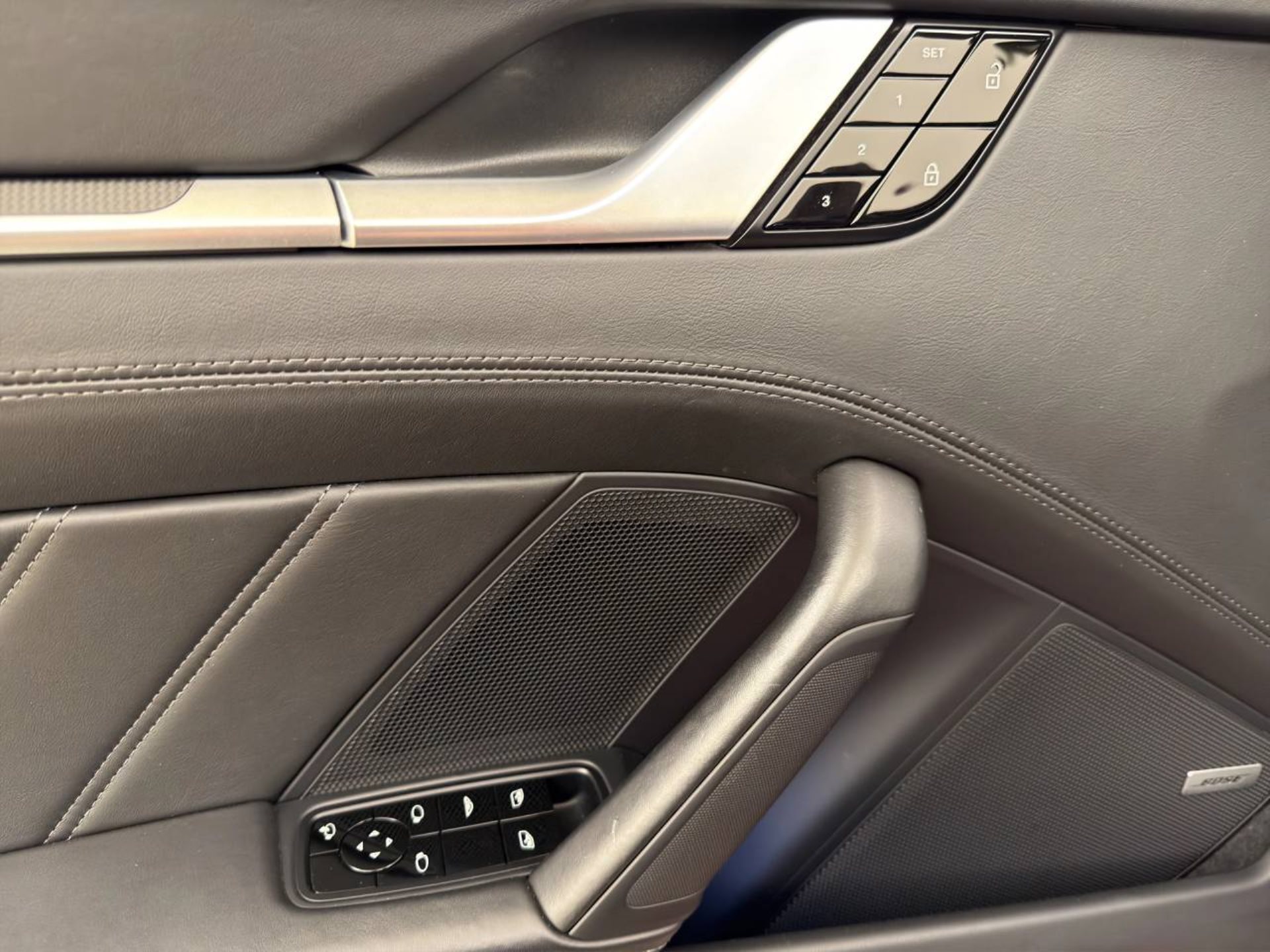 PORSCHE 911 Turbo S Cabriolet-image-18