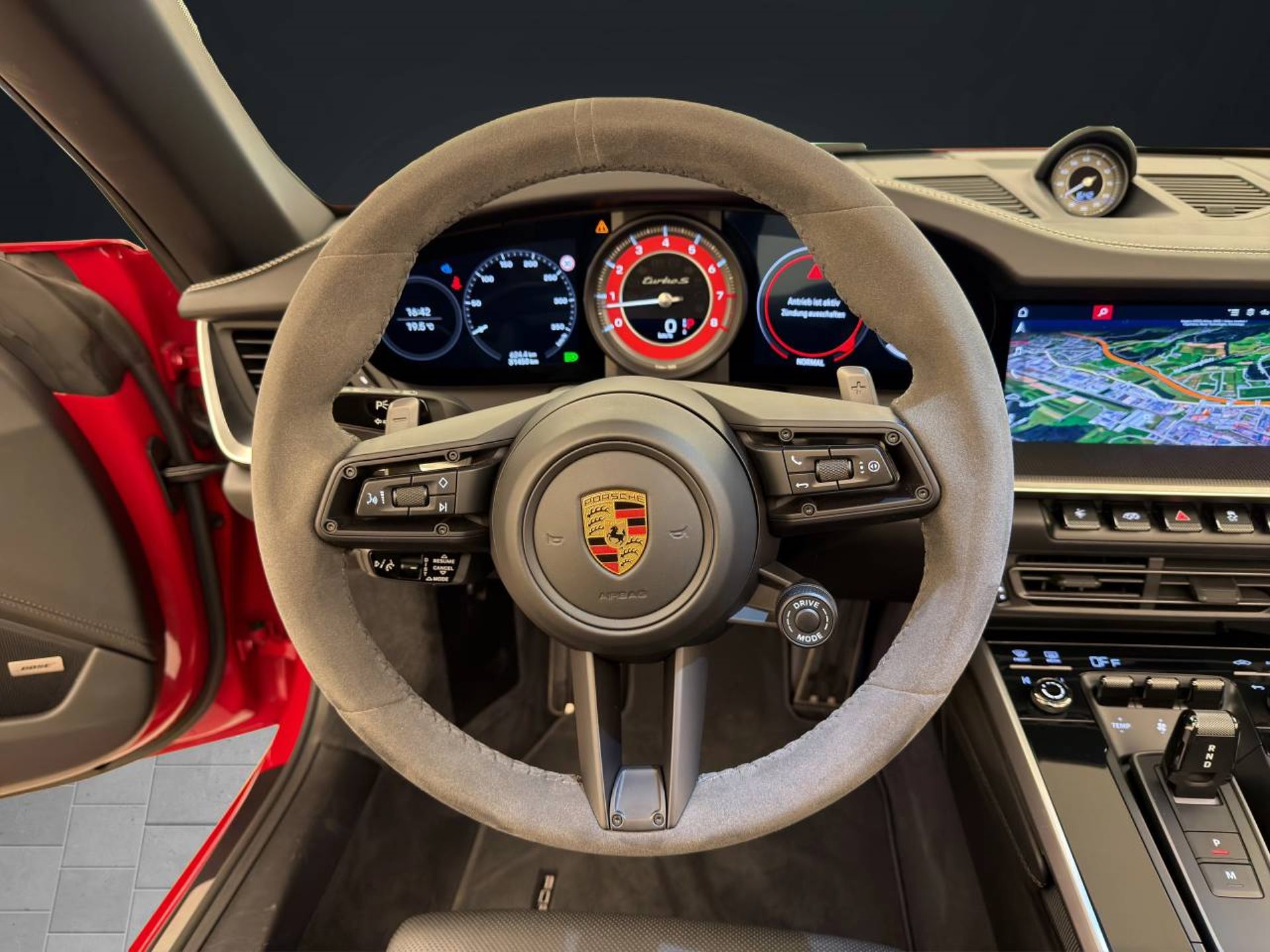 PORSCHE 911 Turbo S Cabriolet-image-13