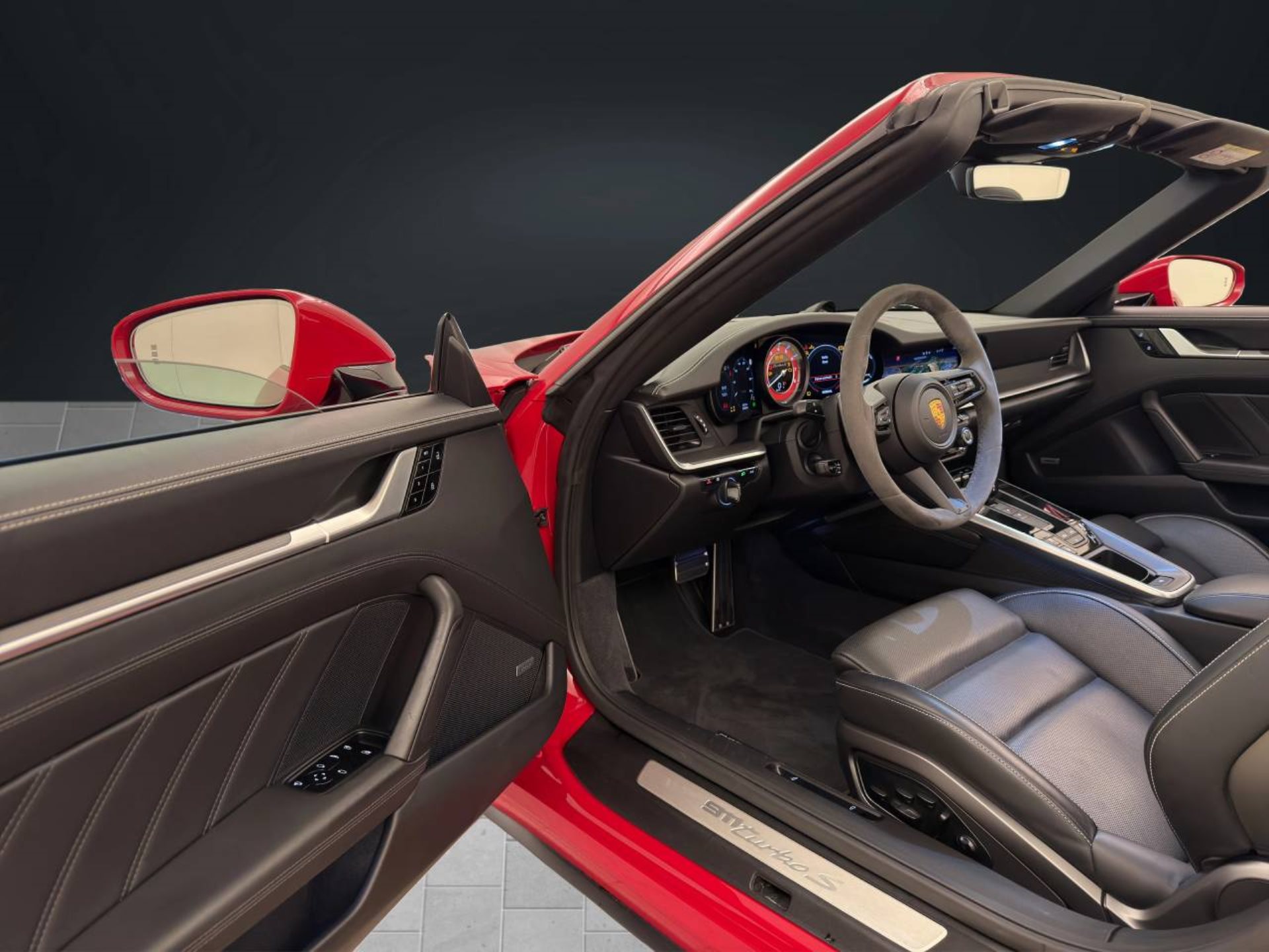 PORSCHE 911 Turbo S Cabriolet-showroom-element-3