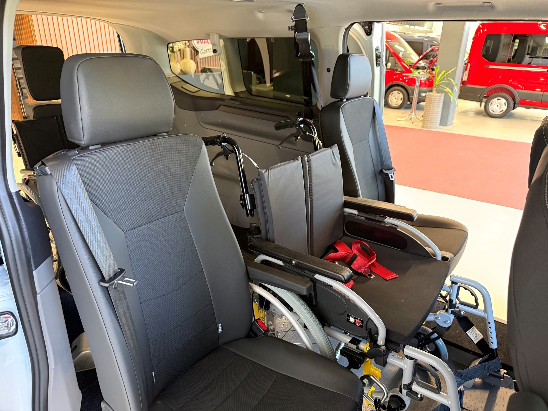 FORD Transit Custom Combi PHEV 320 L2H1 Limited Automat Einzigartig! 2 Rollstühle gleichzeitig!-showroom-element-3
