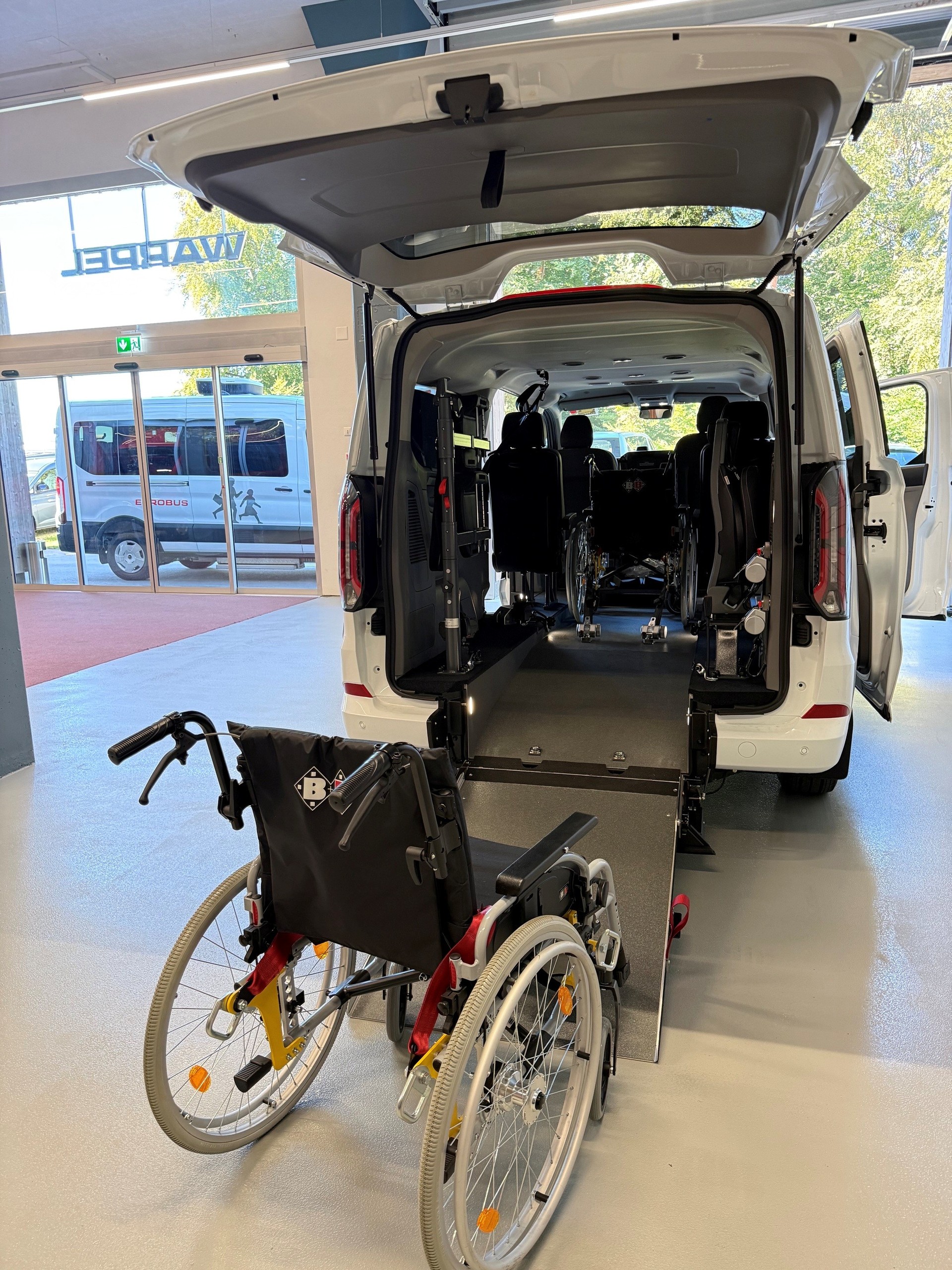FORD Transit Custom Combi PHEV 320 L2H1 Limited Automat Einzigartig! 2 Rollstühle gleichzeitig!