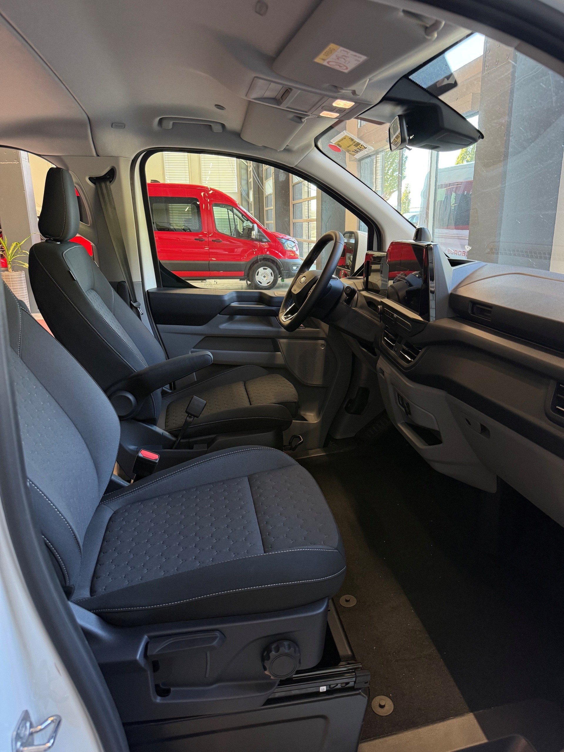 FORD Transit Custom Combi PHEV 320 L2H1 Limited Automat Einzigartig! 2 Rollstühle gleichzeitig!-image-10