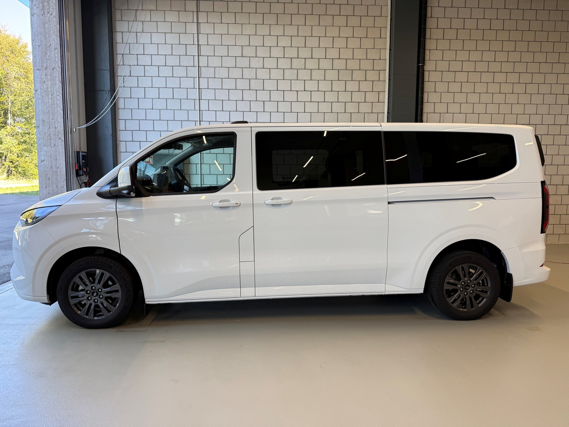 FORD Transit Custom Combi PHEV 320 L2H1 Limited Automat Einzigartig! 2 Rollstühle gleichzeitig!-image-16