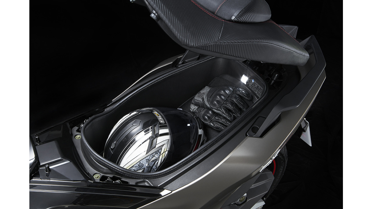 KYMCO AK 575 PREMIUM-image-1