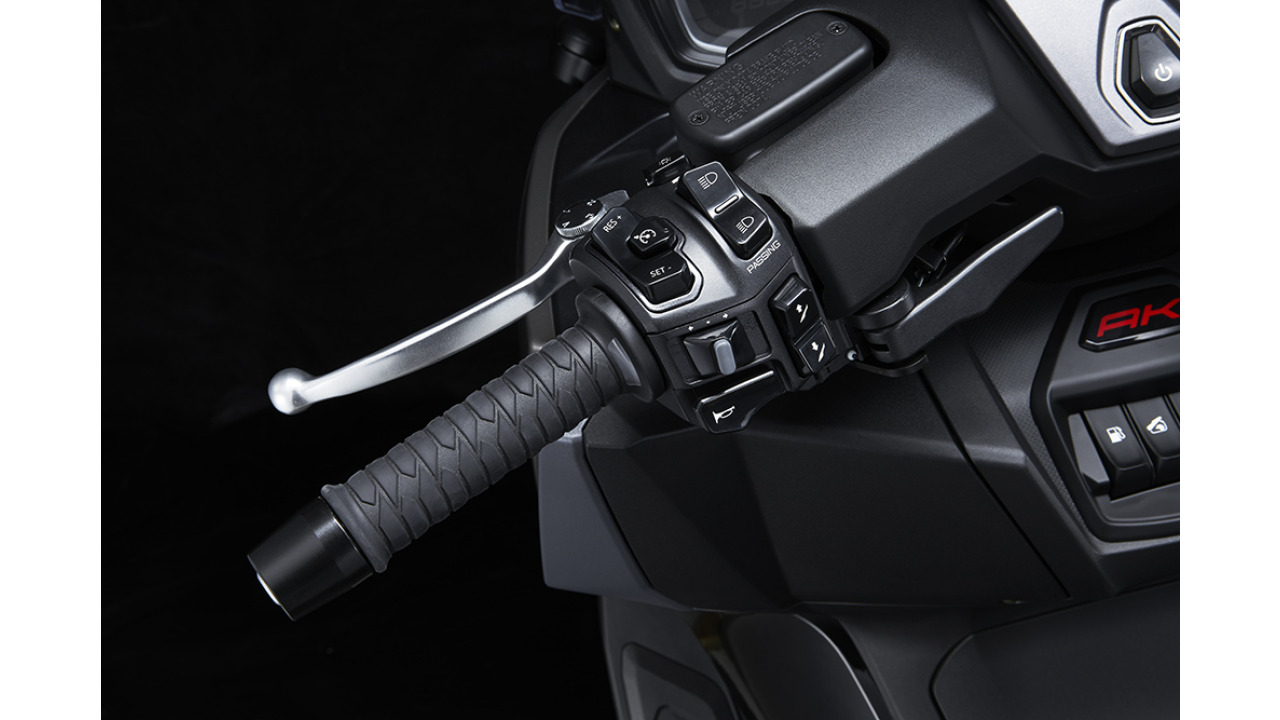 KYMCO AK 575 PREMIUM-image-7