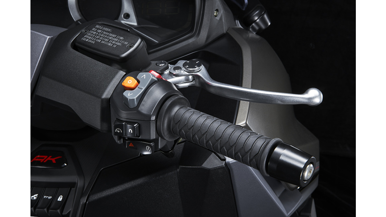 KYMCO AK 575 PREMIUM-image-6