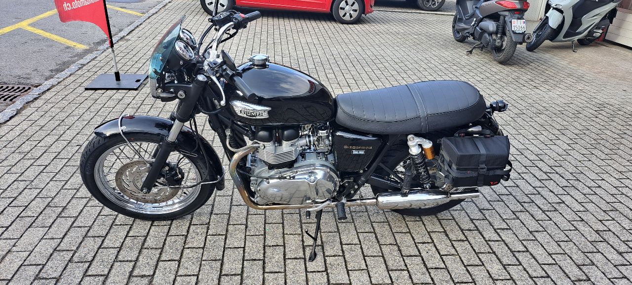 TRIUMPH Bonneville 800-image-2