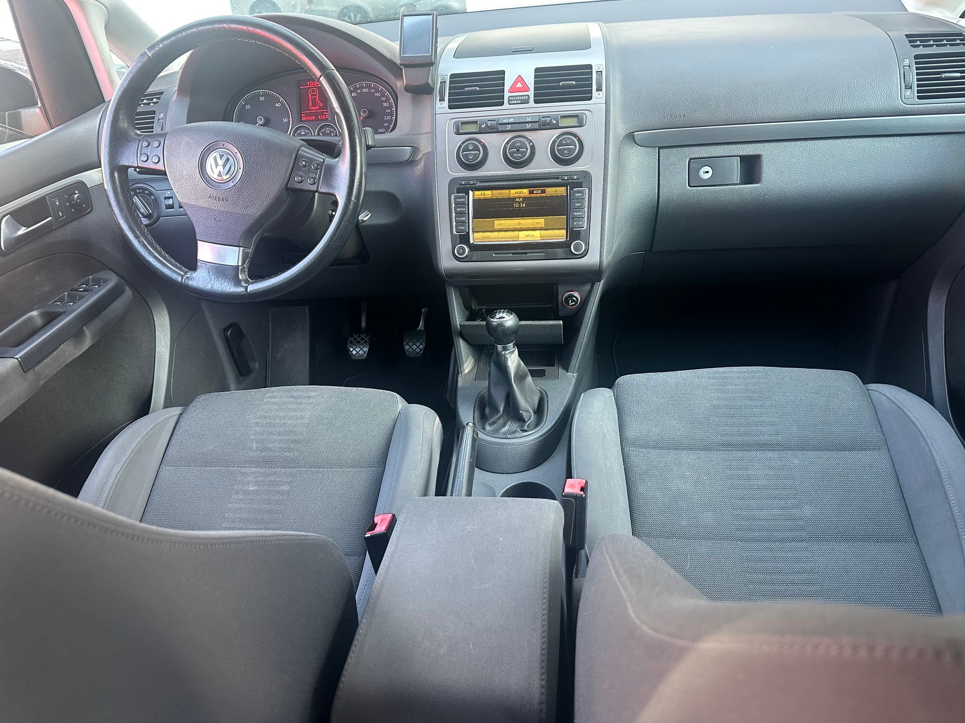 VW CrossTouran 2.0 TDI Scott Limited Edition-image-6